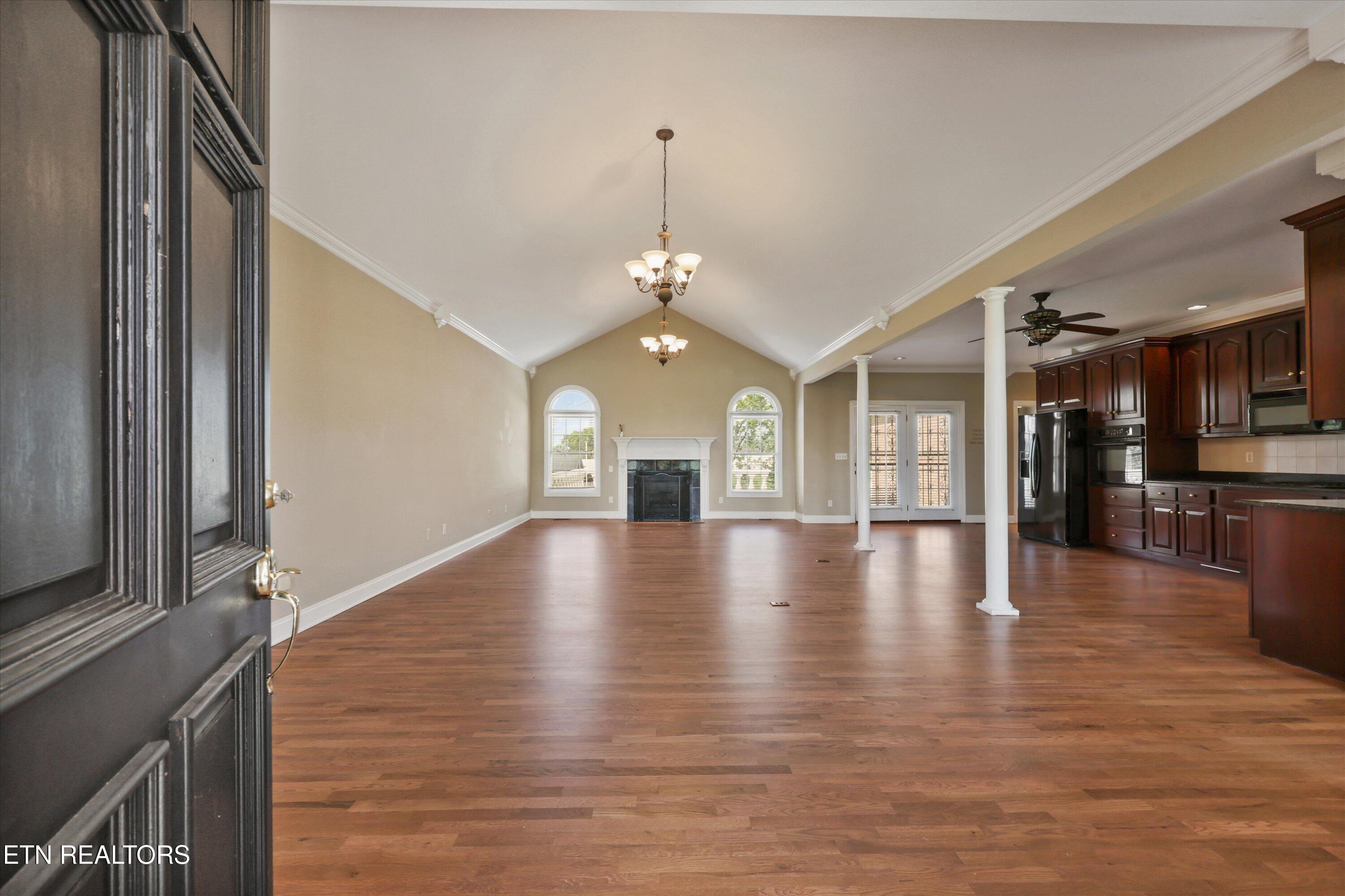 111 Colonial Heights Lafollette TN 37766