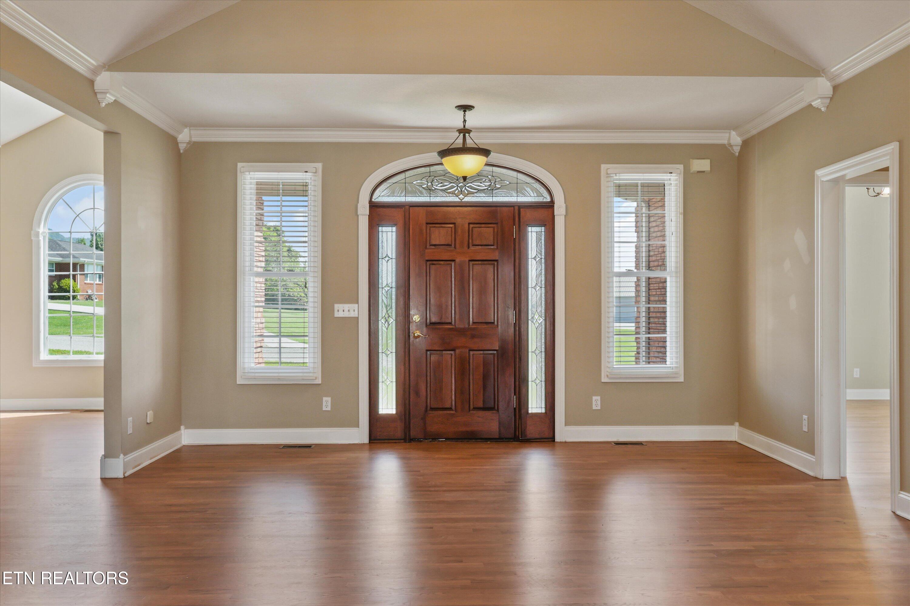 111 Colonial Heights Lafollette TN 37766
