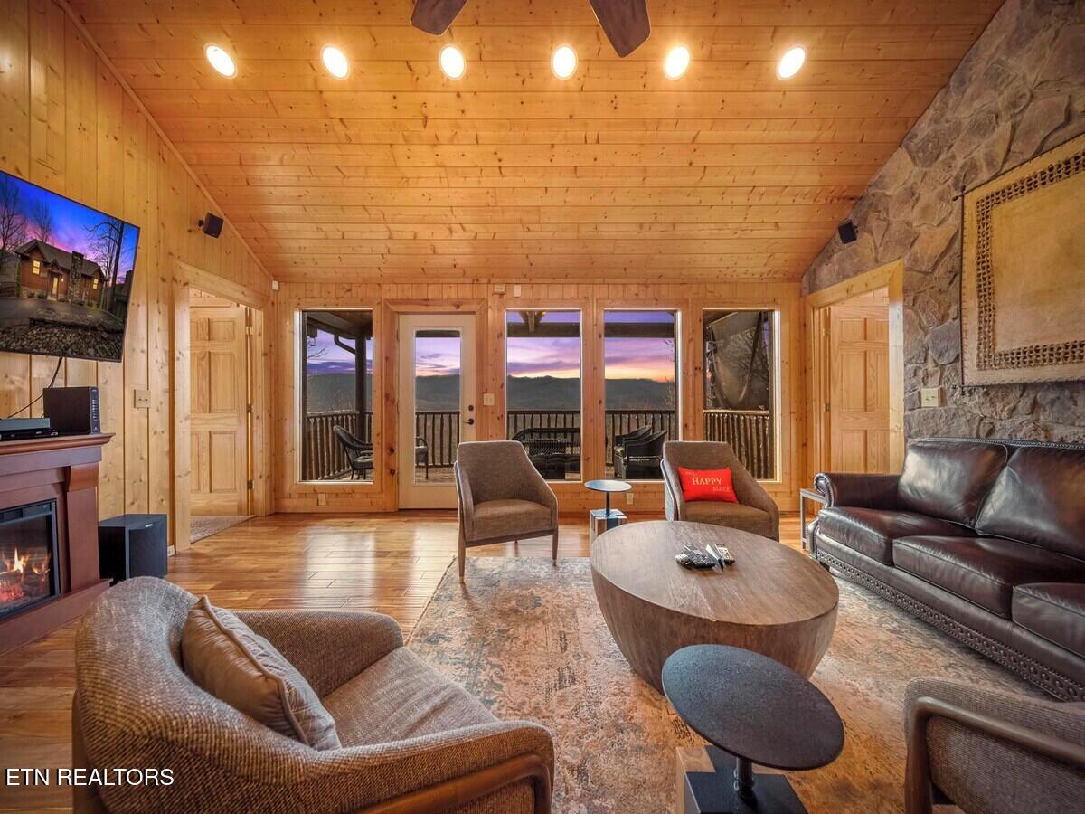 922 Scenic Trail Gatlinburg TN 37738
