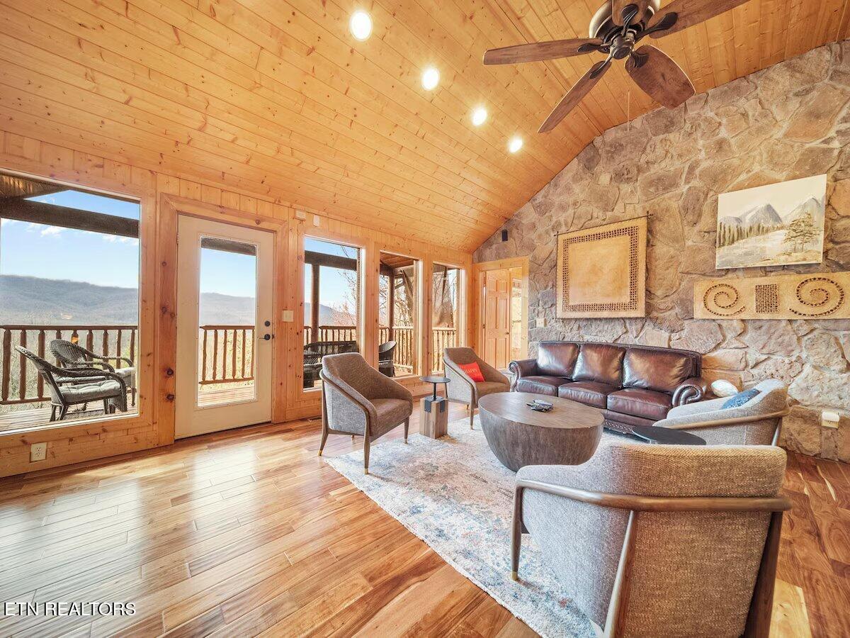 922 Scenic Trail Gatlinburg TN 37738