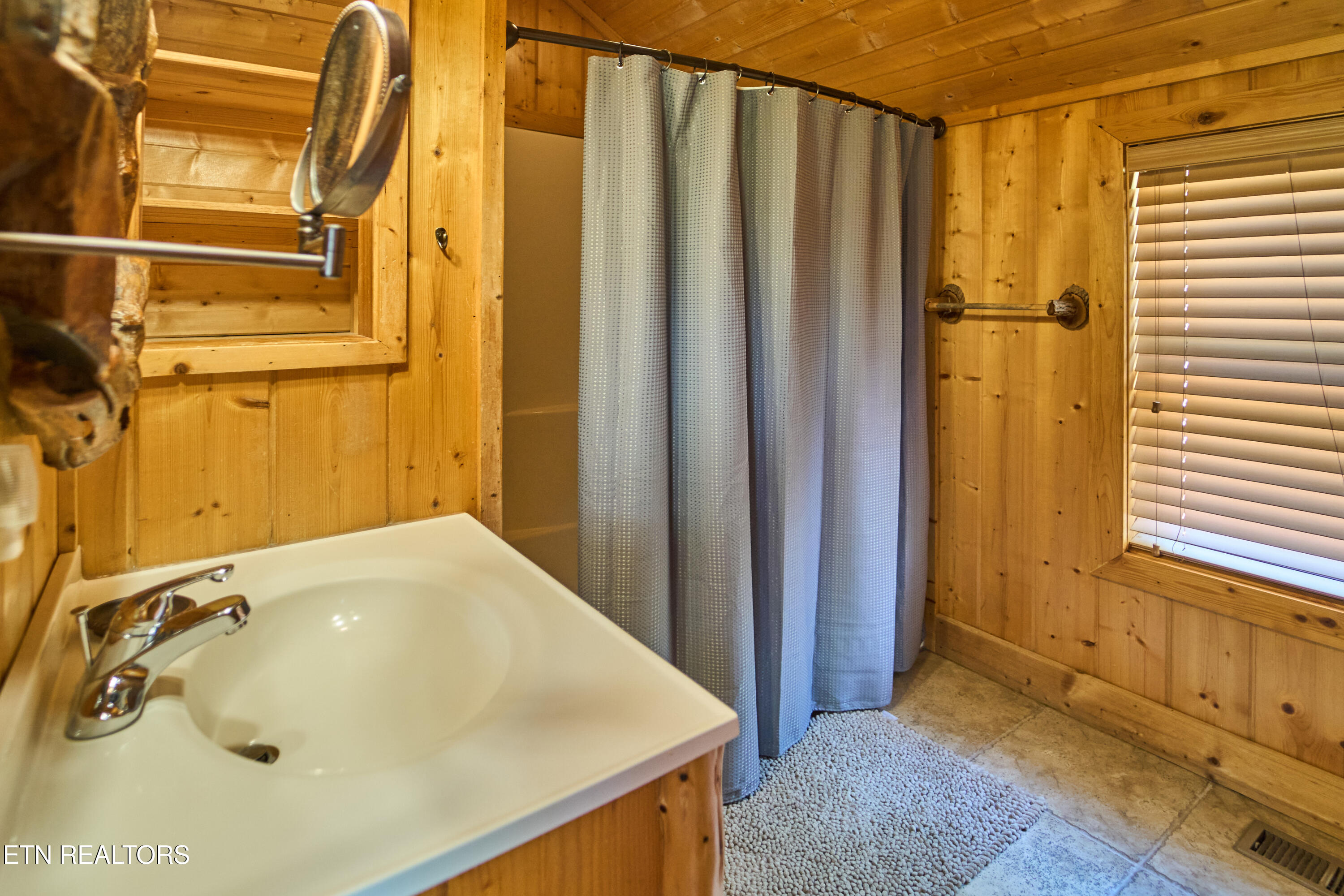 922 Scenic Trail Gatlinburg TN 37738
