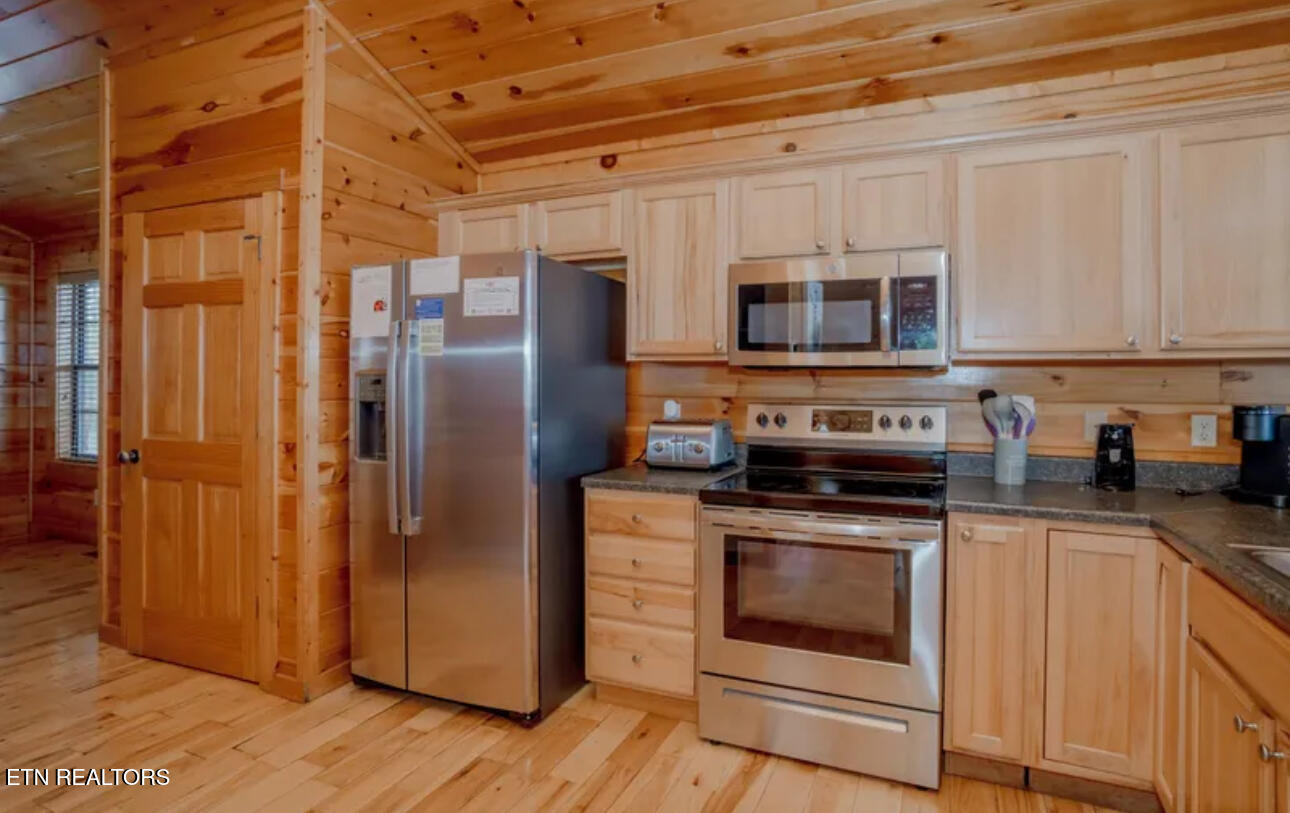 2539 Raccoon Hollow Way Sevierville TN 37862
