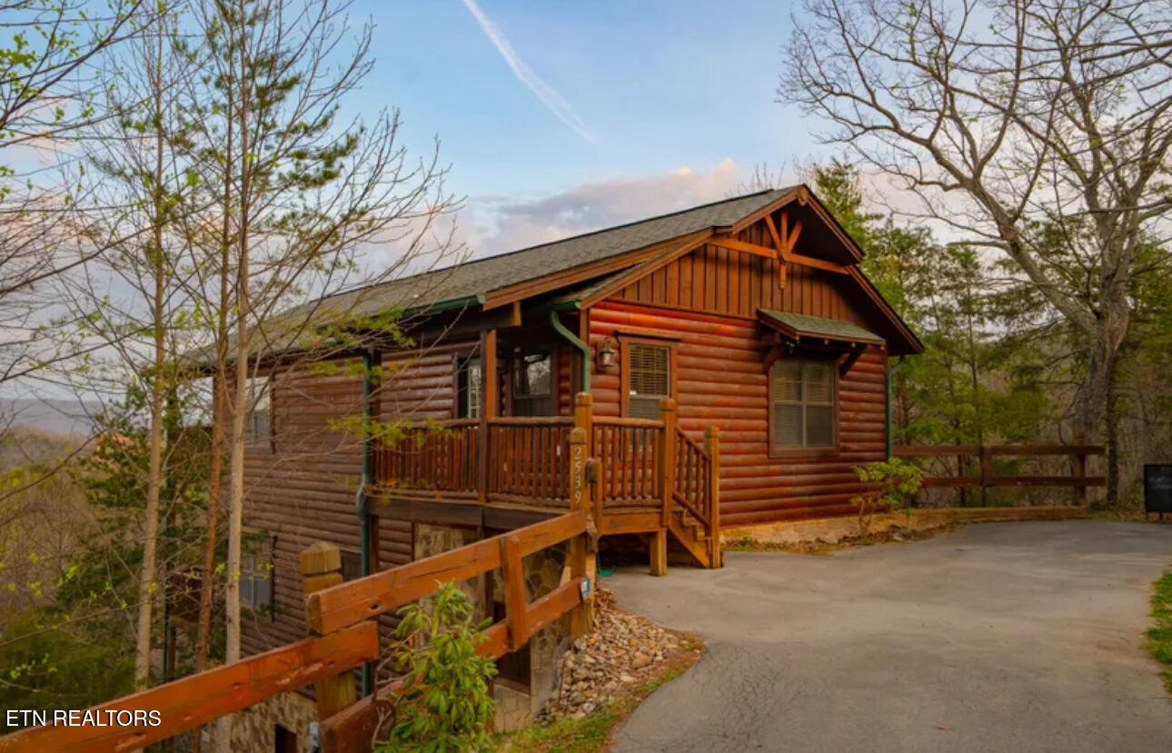 2539 Raccoon Hollow Way Sevierville TN 37862