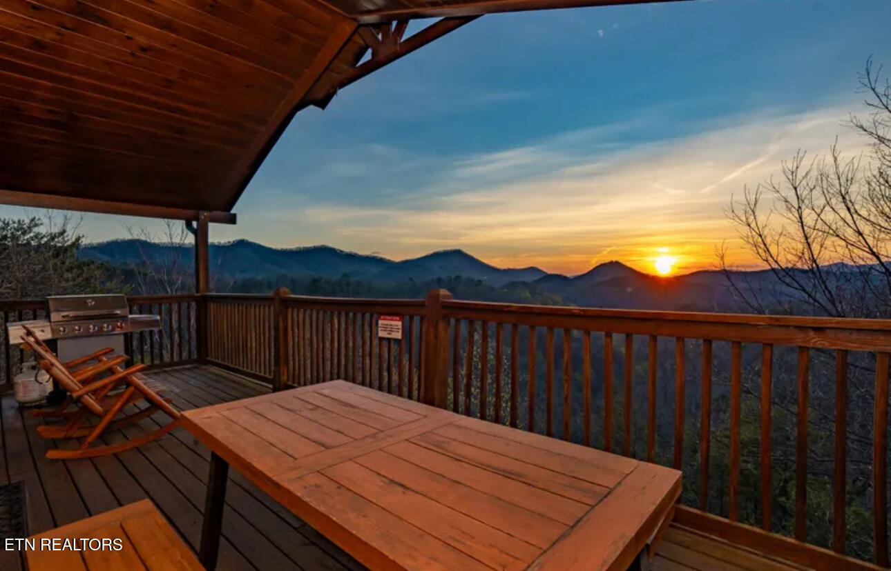 2539 Raccoon Hollow Way Sevierville TN 37862