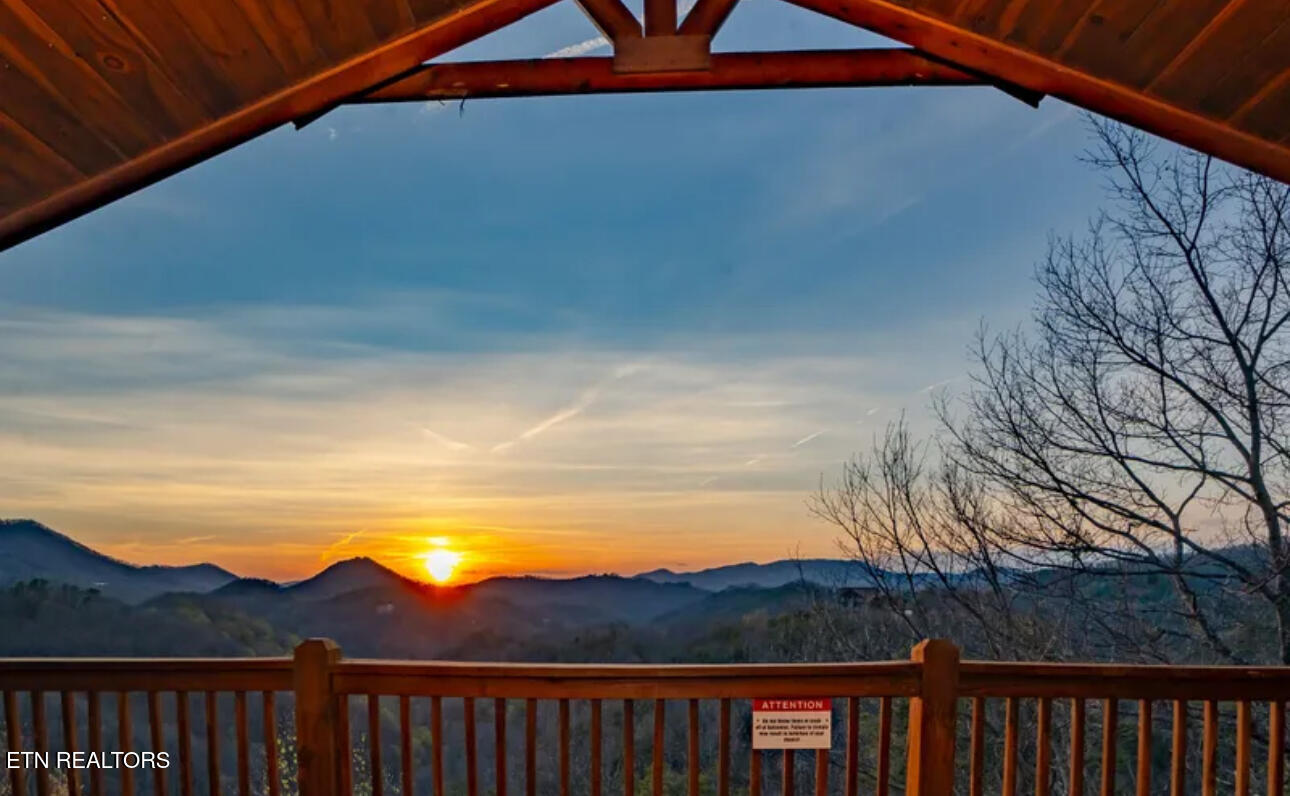 2539 Raccoon Hollow Way Sevierville TN 37862