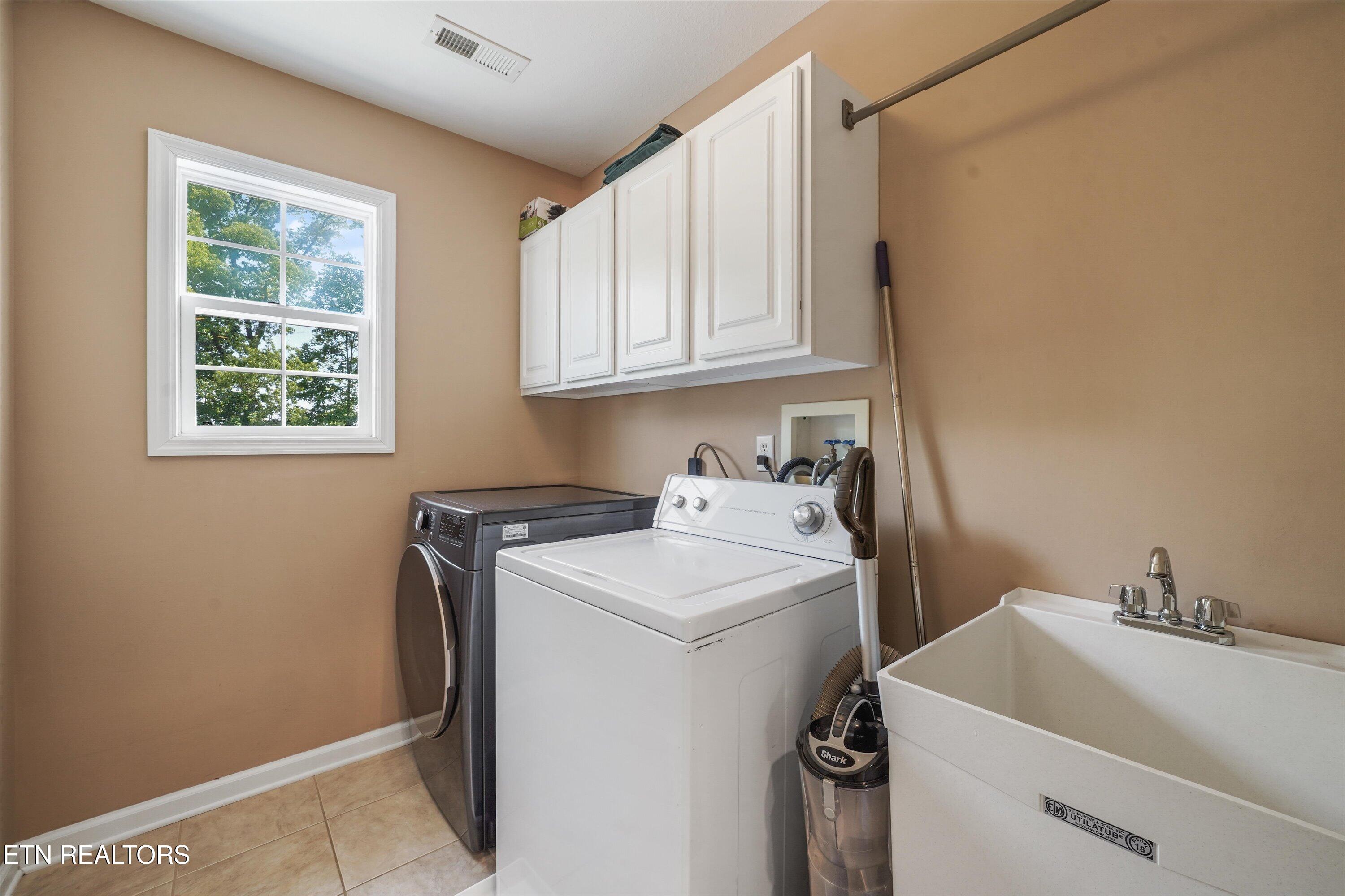 1624 Silver Oak Lane Lenoir City TN 37772
