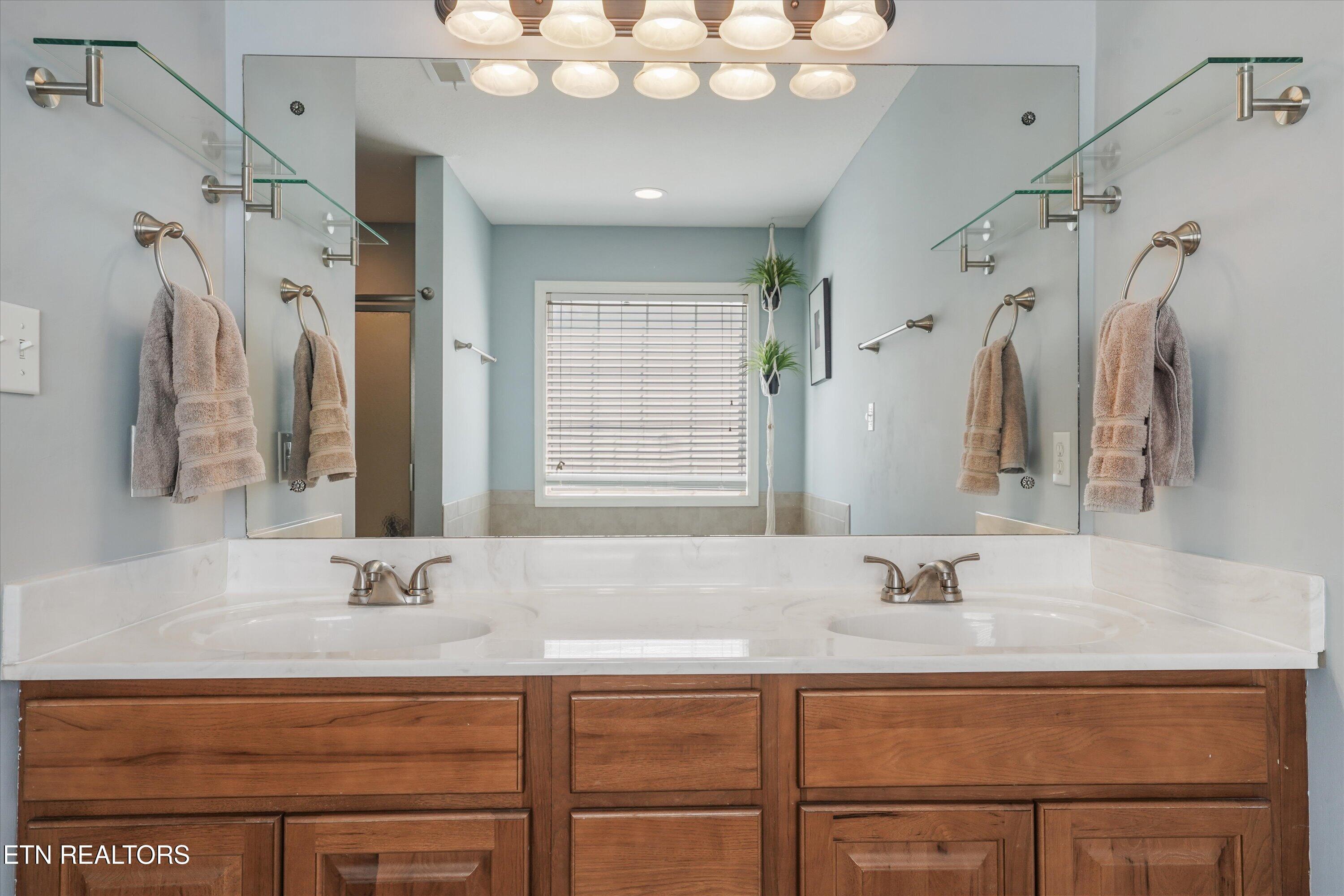 1624 Silver Oak Lane Lenoir City TN 37772
