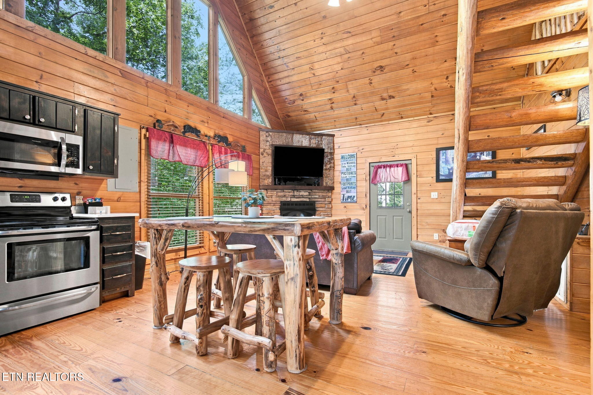 1712 Quail Hollow Way Sevierville TN 37876