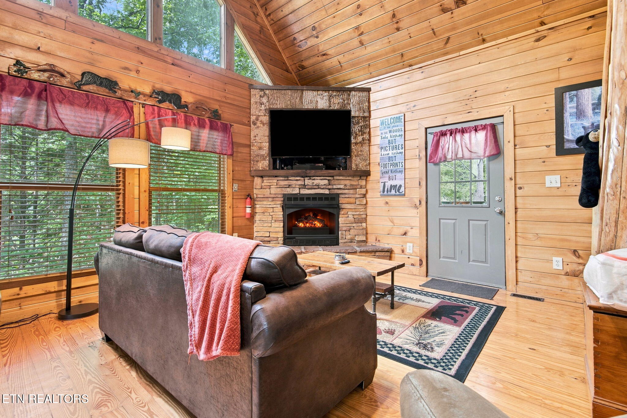 1712 Quail Hollow Way Sevierville TN 37876