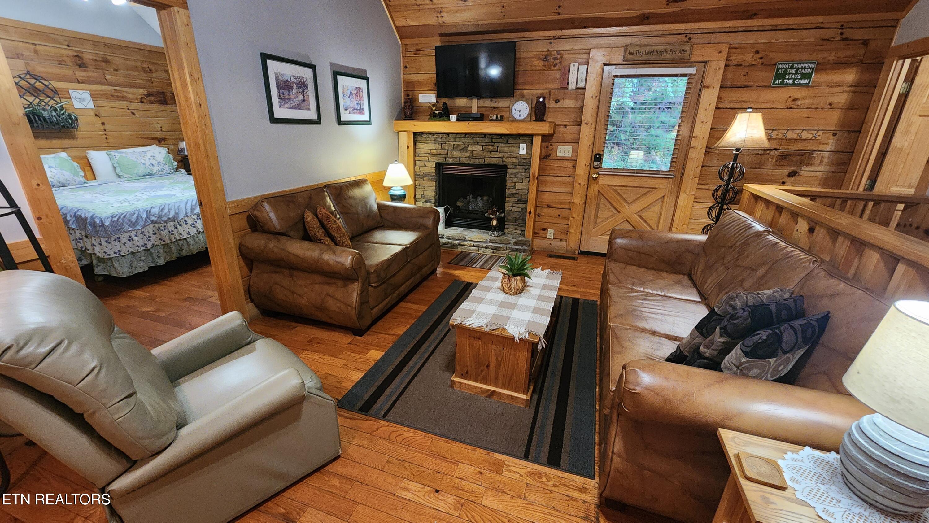 713 Golden Eagle Way Pigeon Forge TN 37863