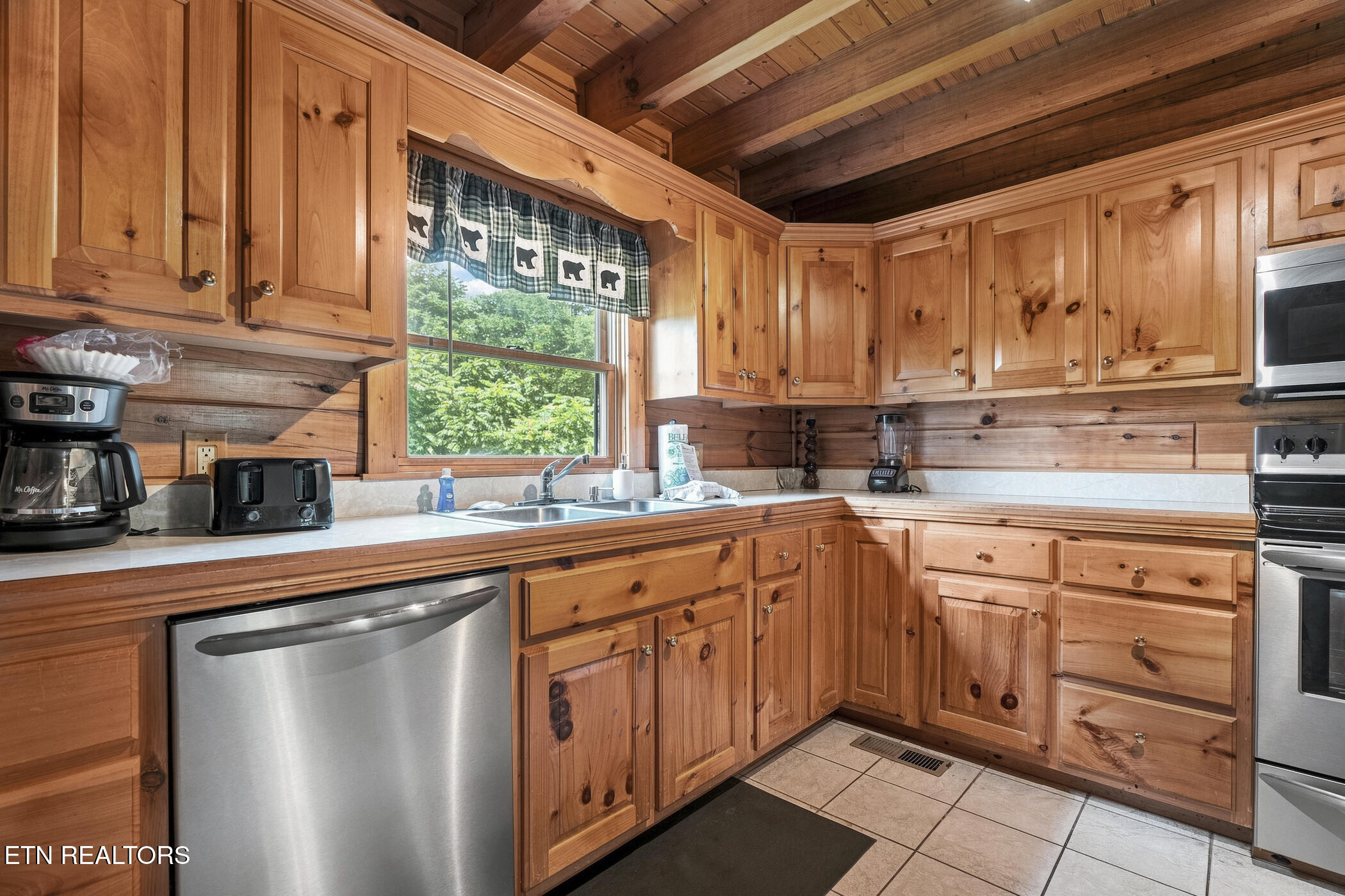 2043 Oakmont Drive Sevierville TN 37876