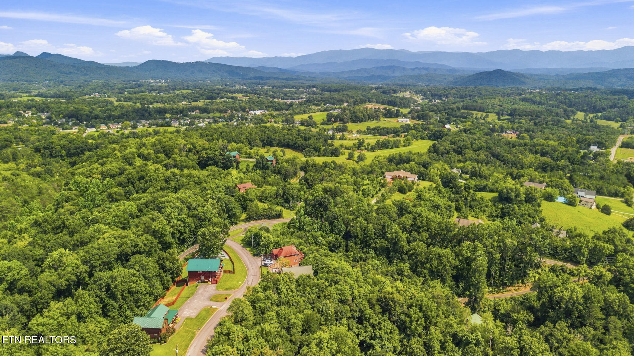 2043 Oakmont Drive Sevierville TN 37876
