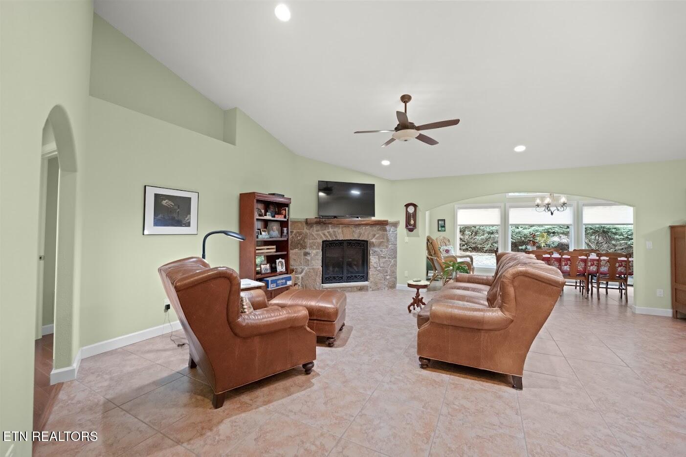 14 Heatherhurst Court Crossville TN 38558