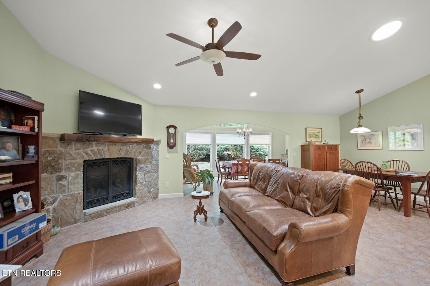 14 Heatherhurst Court Crossville TN 38558