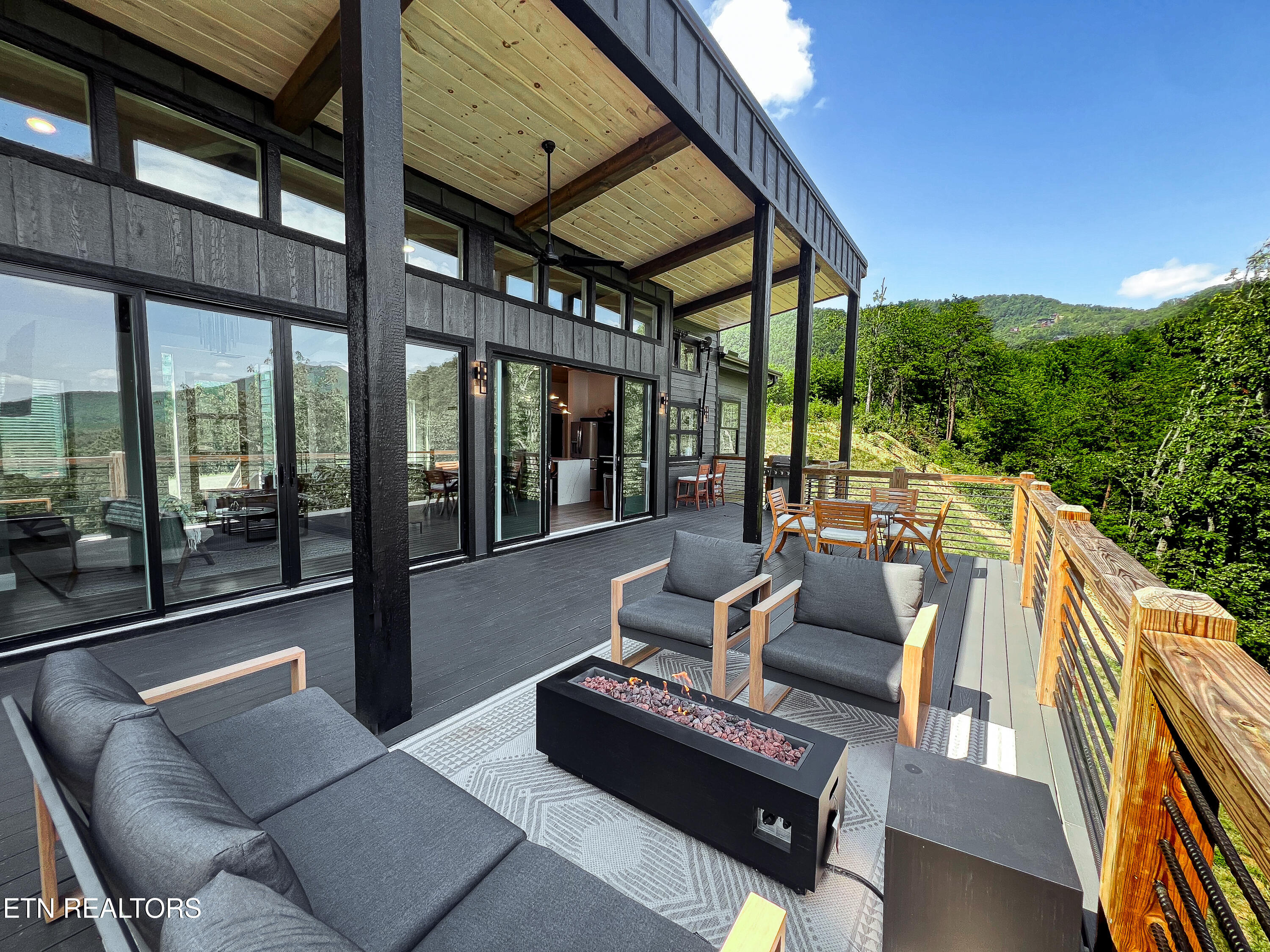 1536 Mountain Ash Way Sevierville TN 37876