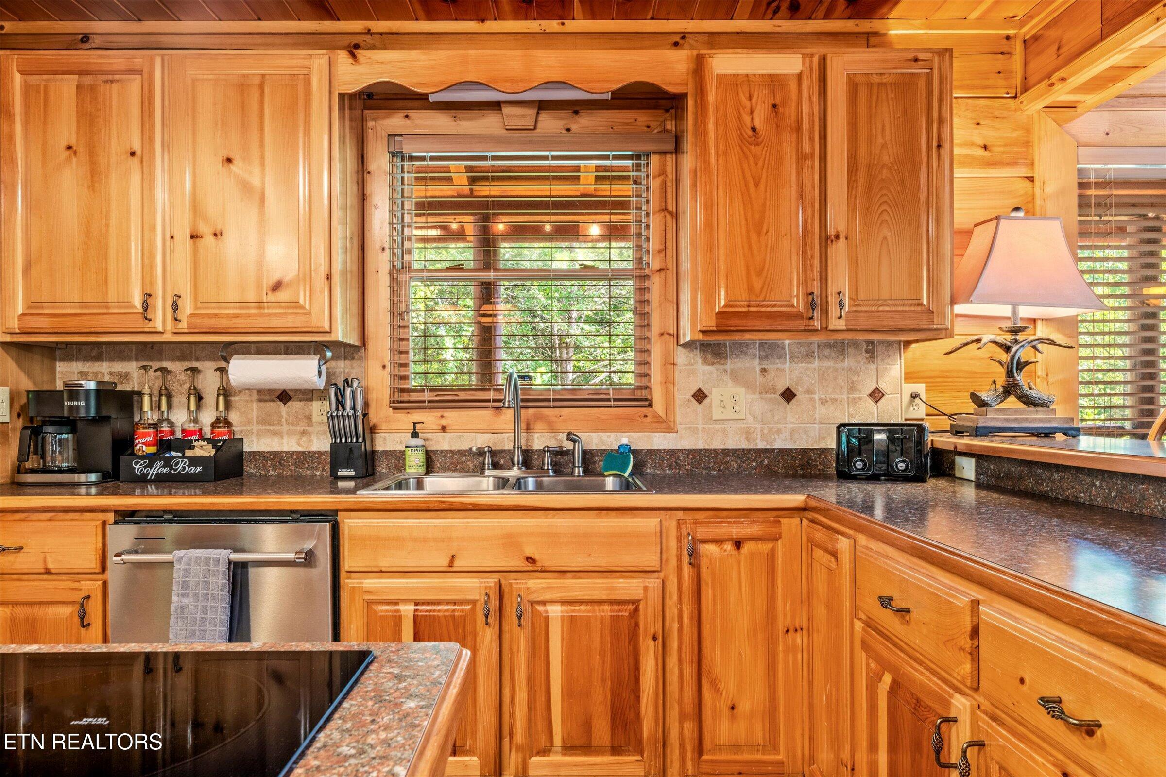 1570 Oldham Springs Way Sevierville TN 37876