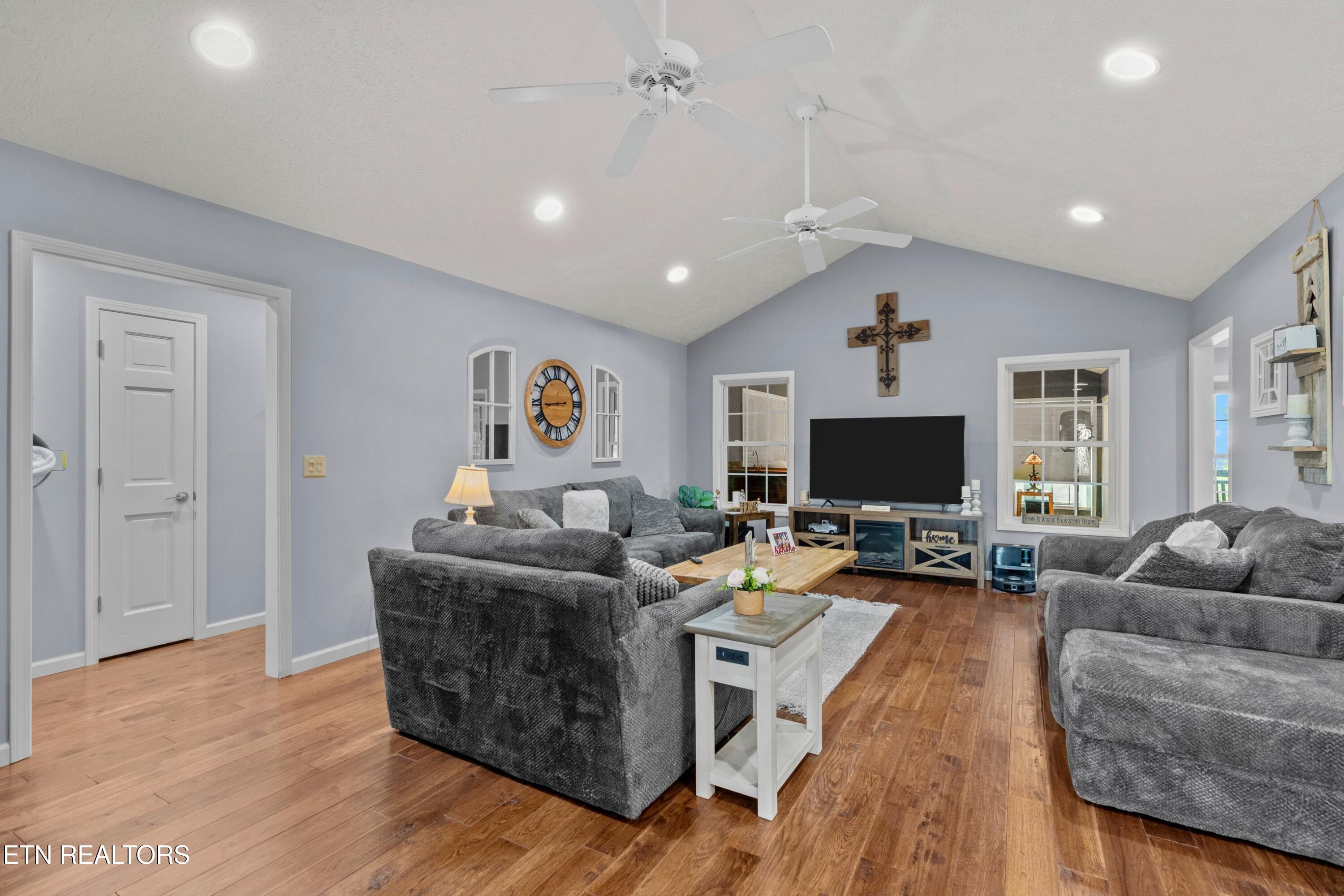 683 Privet Drive Dandridge TN 37725