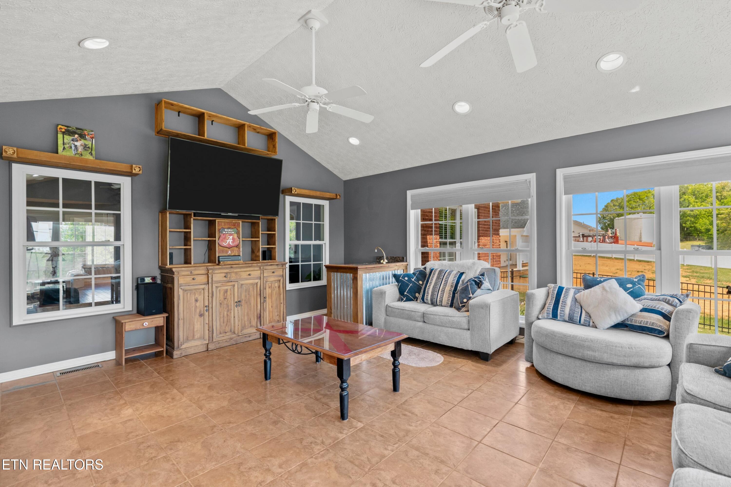 683 Privet Drive Dandridge TN 37725