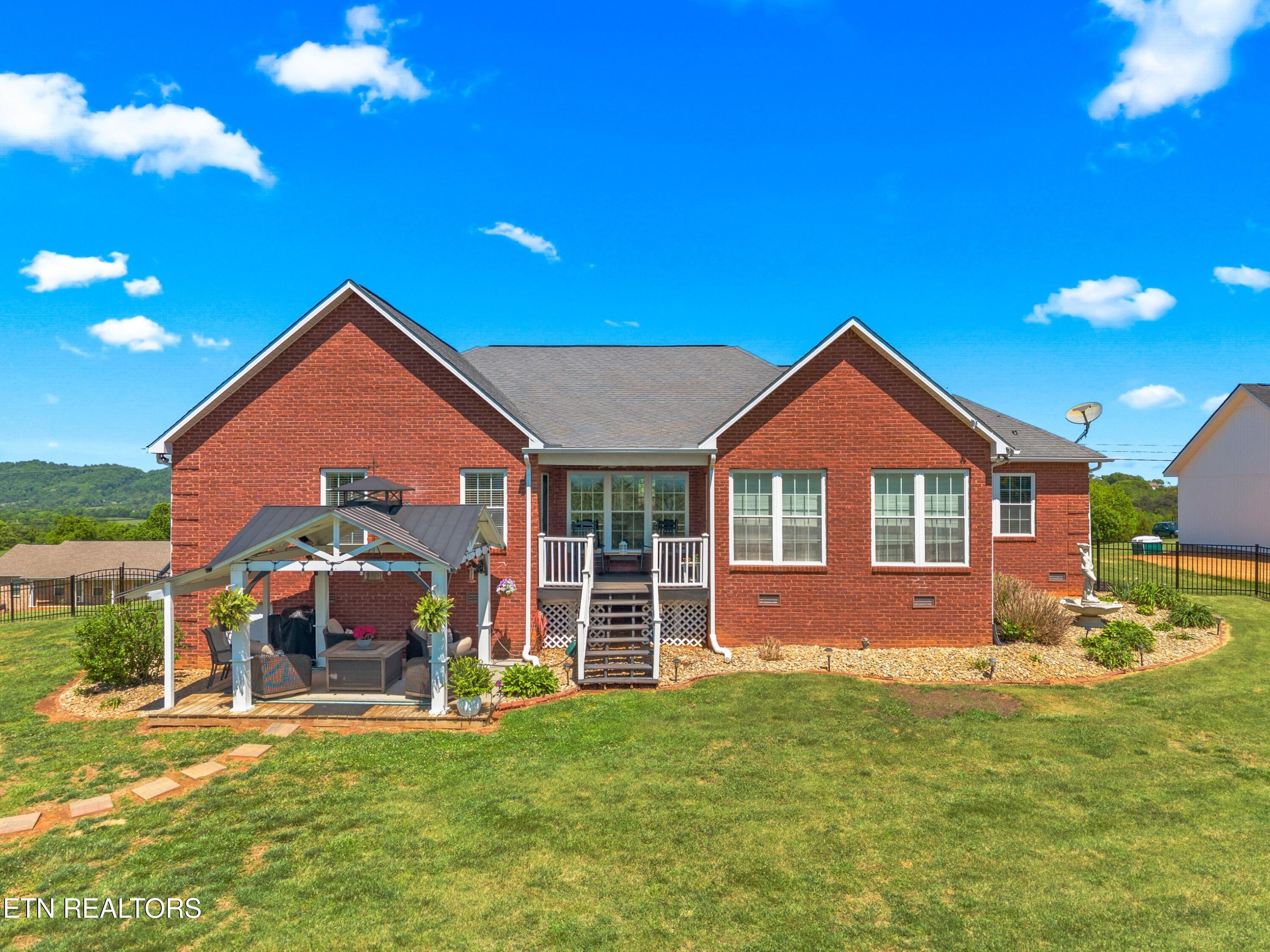 683 Privet Drive Dandridge TN 37725