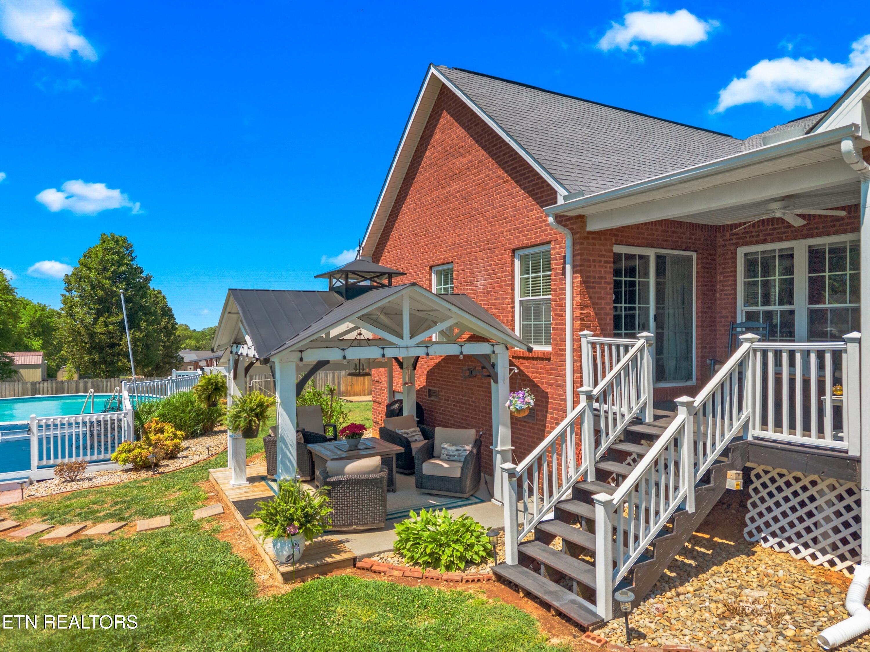 683 Privet Drive Dandridge TN 37725