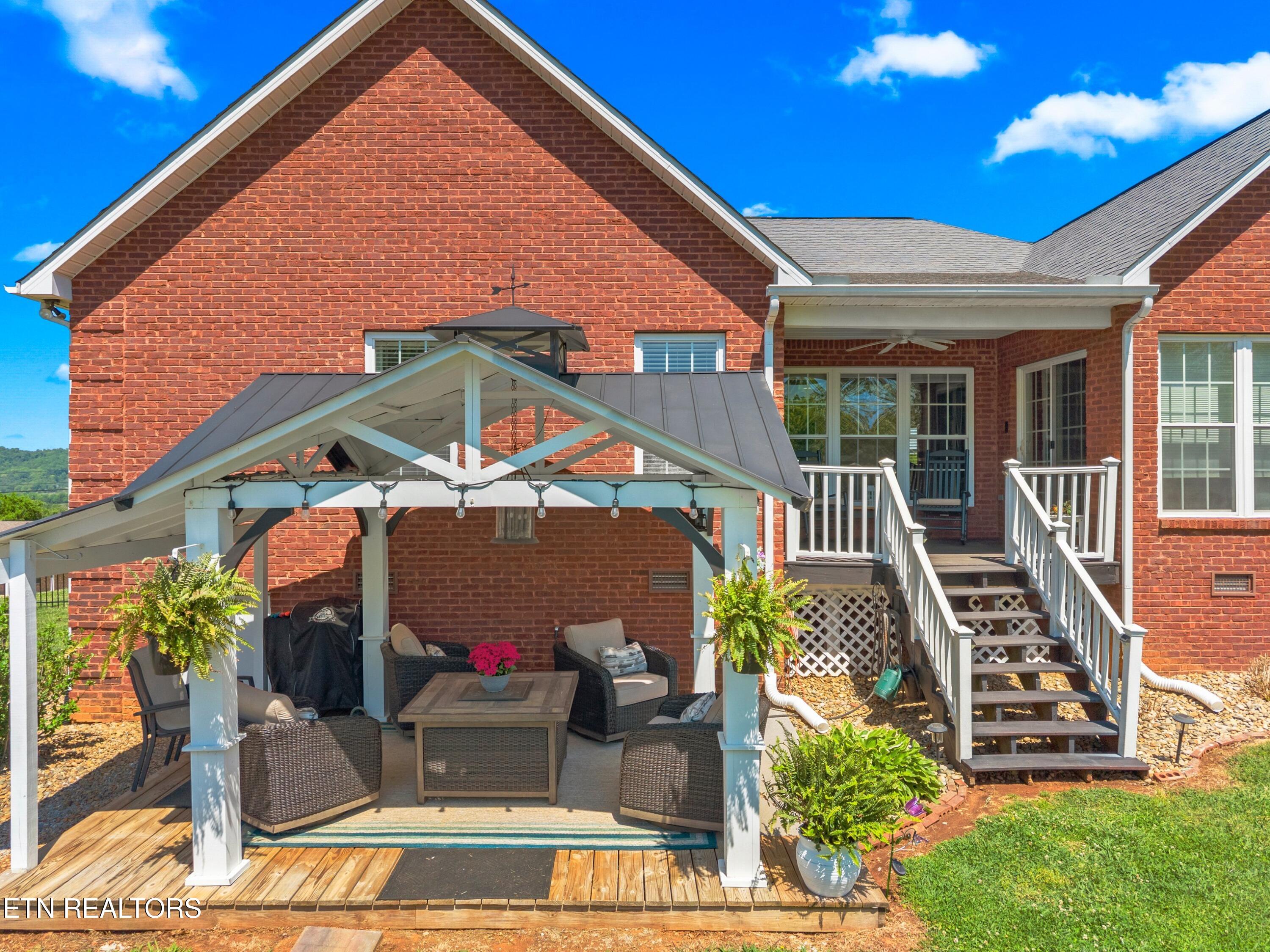 683 Privet Drive Dandridge TN 37725