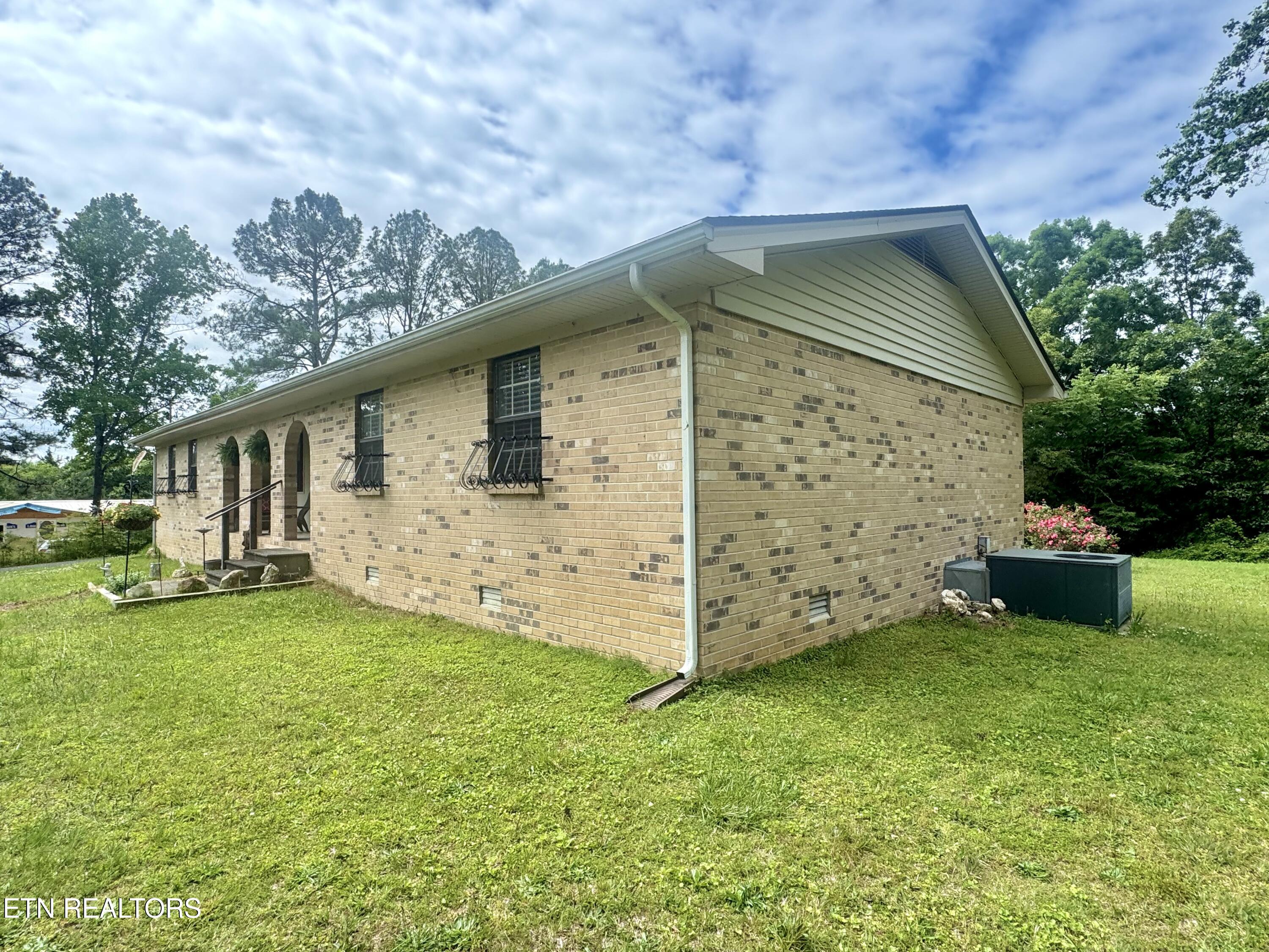1127 Dean Corvin Lane Dayton TN 37321