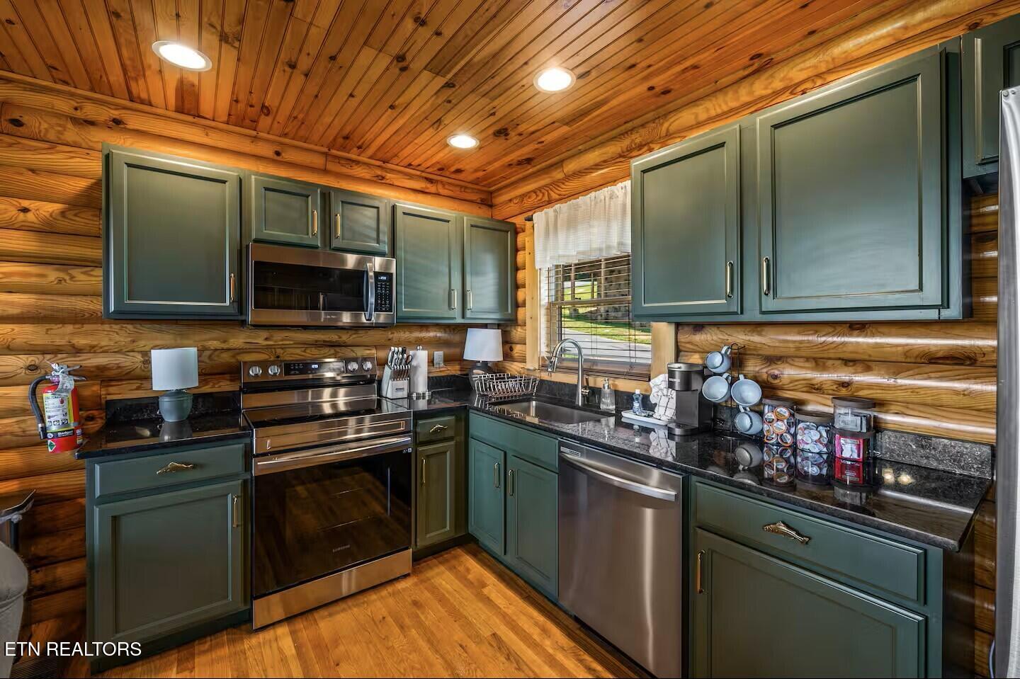 808 Peak Loop Way Sevierville TN 37862