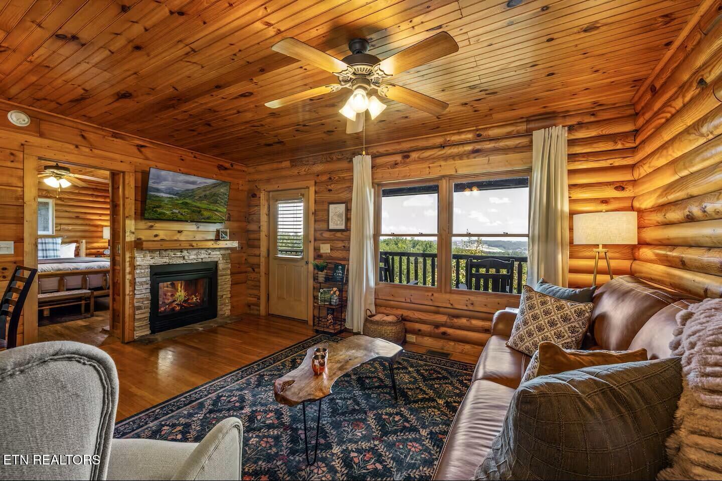 808 Peak Loop Way Sevierville TN 37862