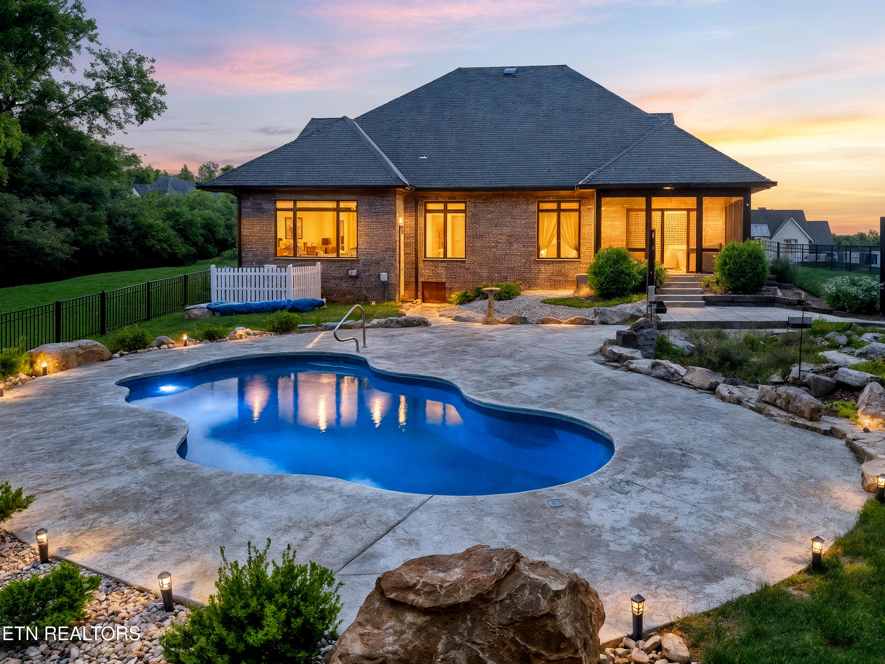 3223 Lowes Landing Louisville TN 37777