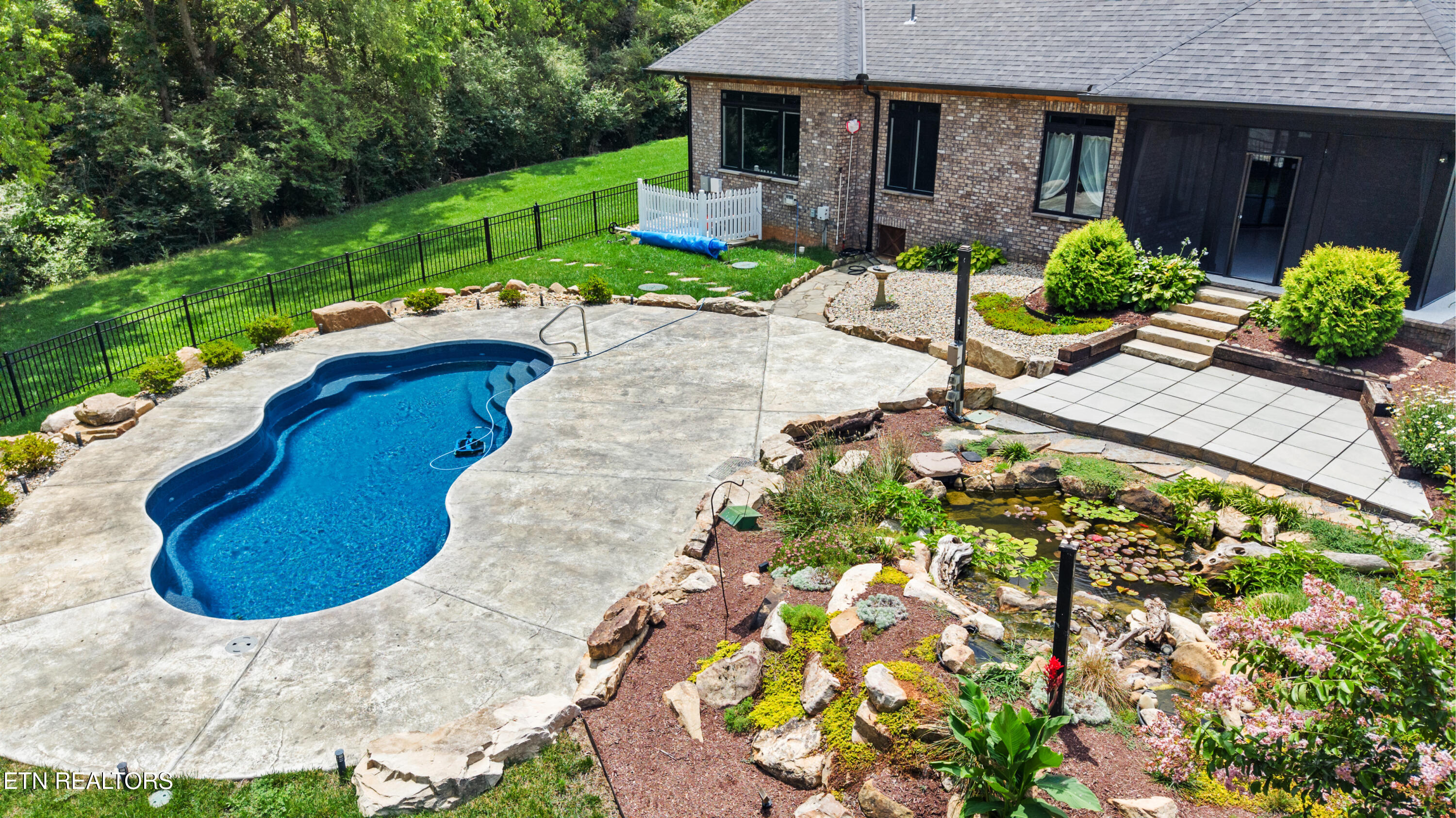 3223 Lowes Landing Louisville TN 37777
