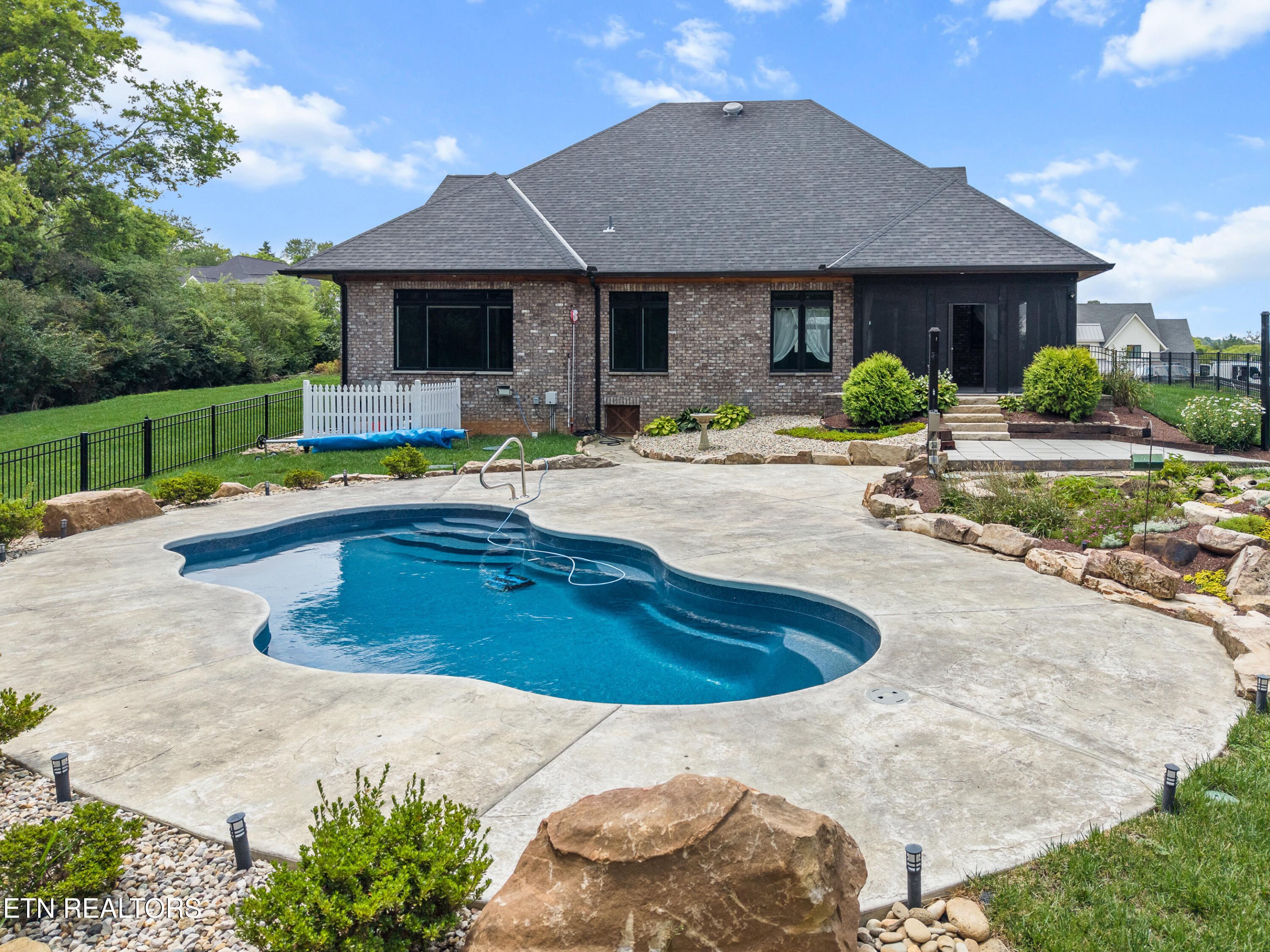 3223 Lowes Landing Louisville TN 37777
