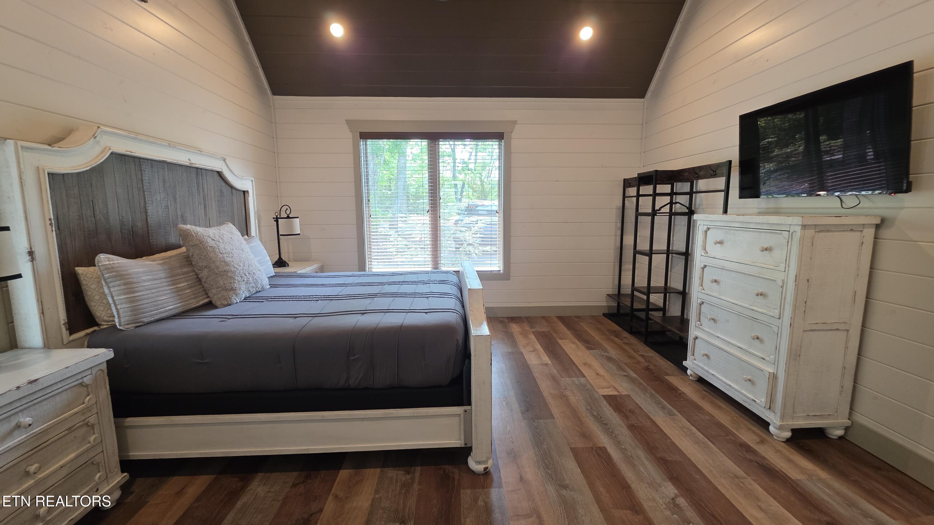 2430 Rainbow Falls Lane Sevierville TN 37862