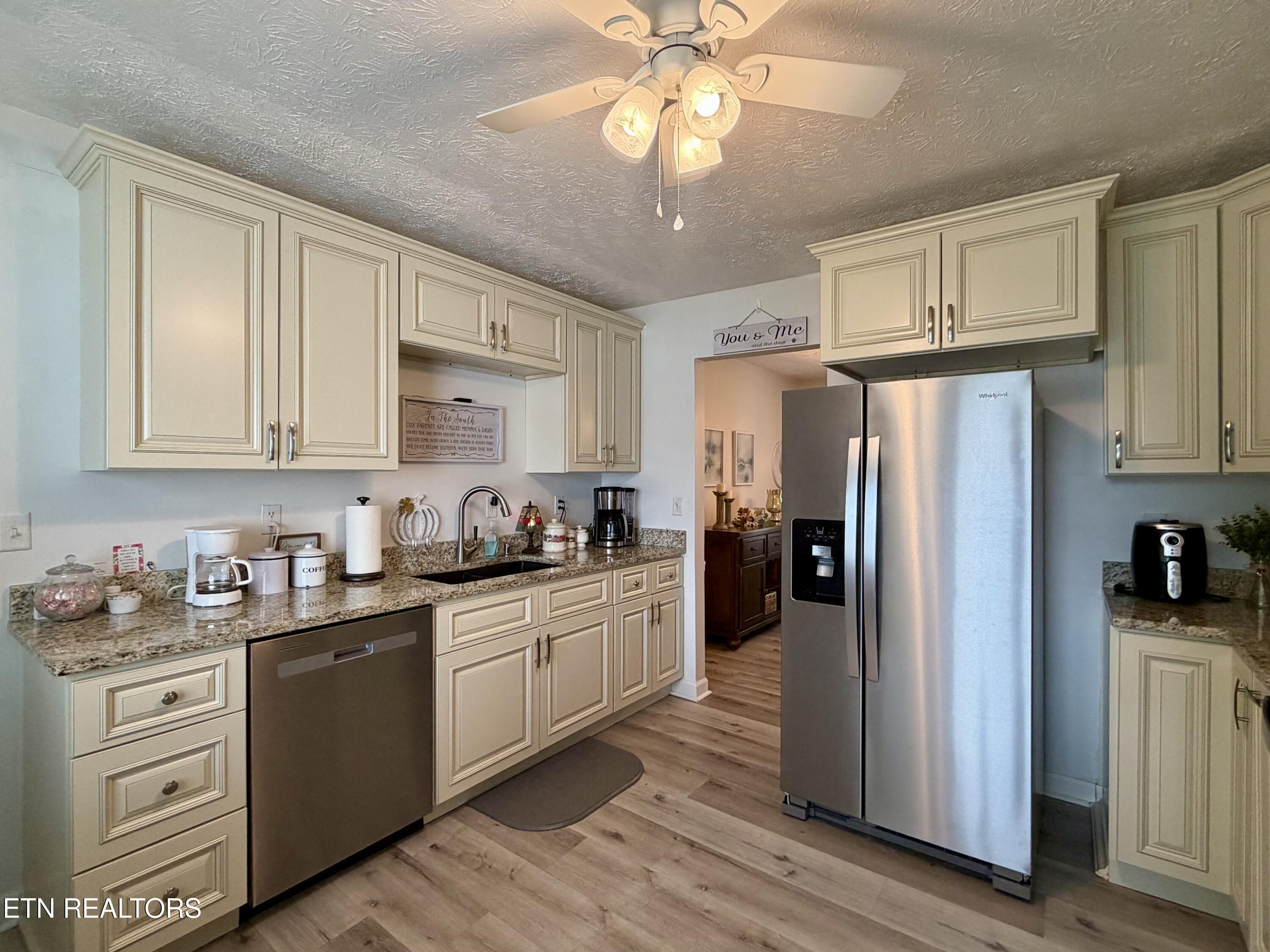 242 Thacker Drive Lafollette TN 37766