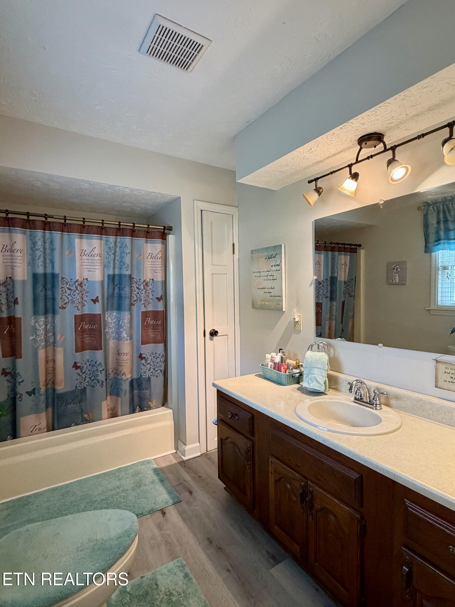 242 Thacker Drive Lafollette TN 37766