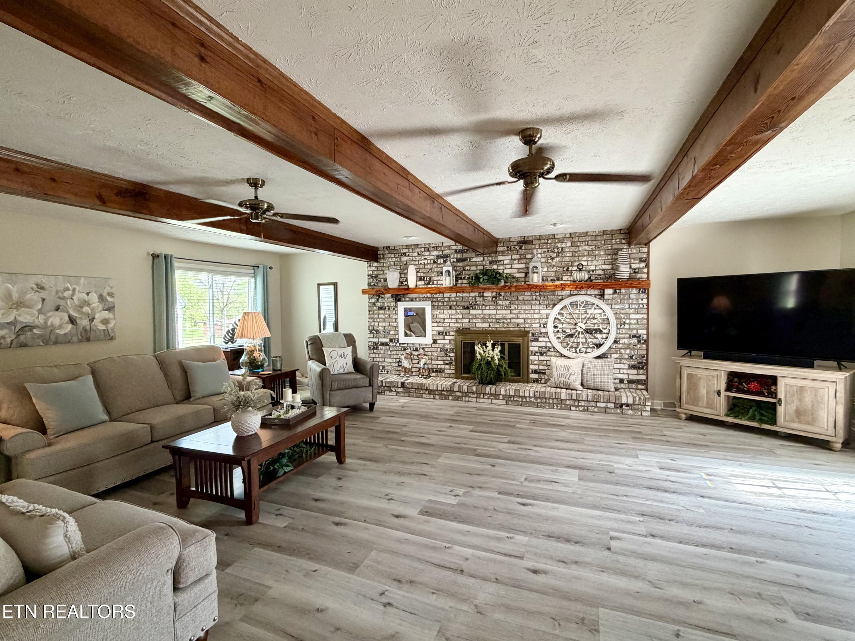 242 Thacker Drive Lafollette TN 37766