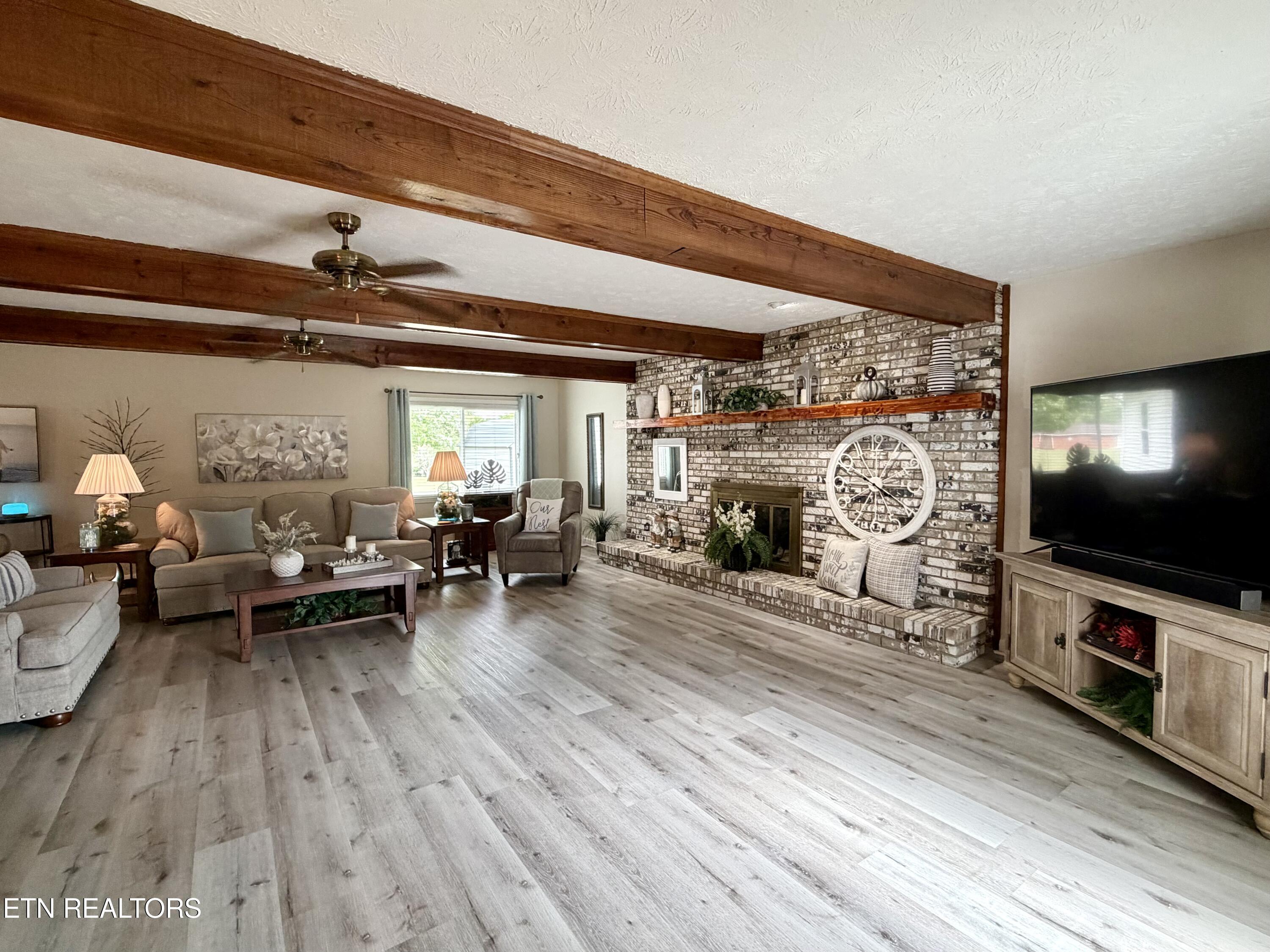 242 Thacker Drive Lafollette TN 37766