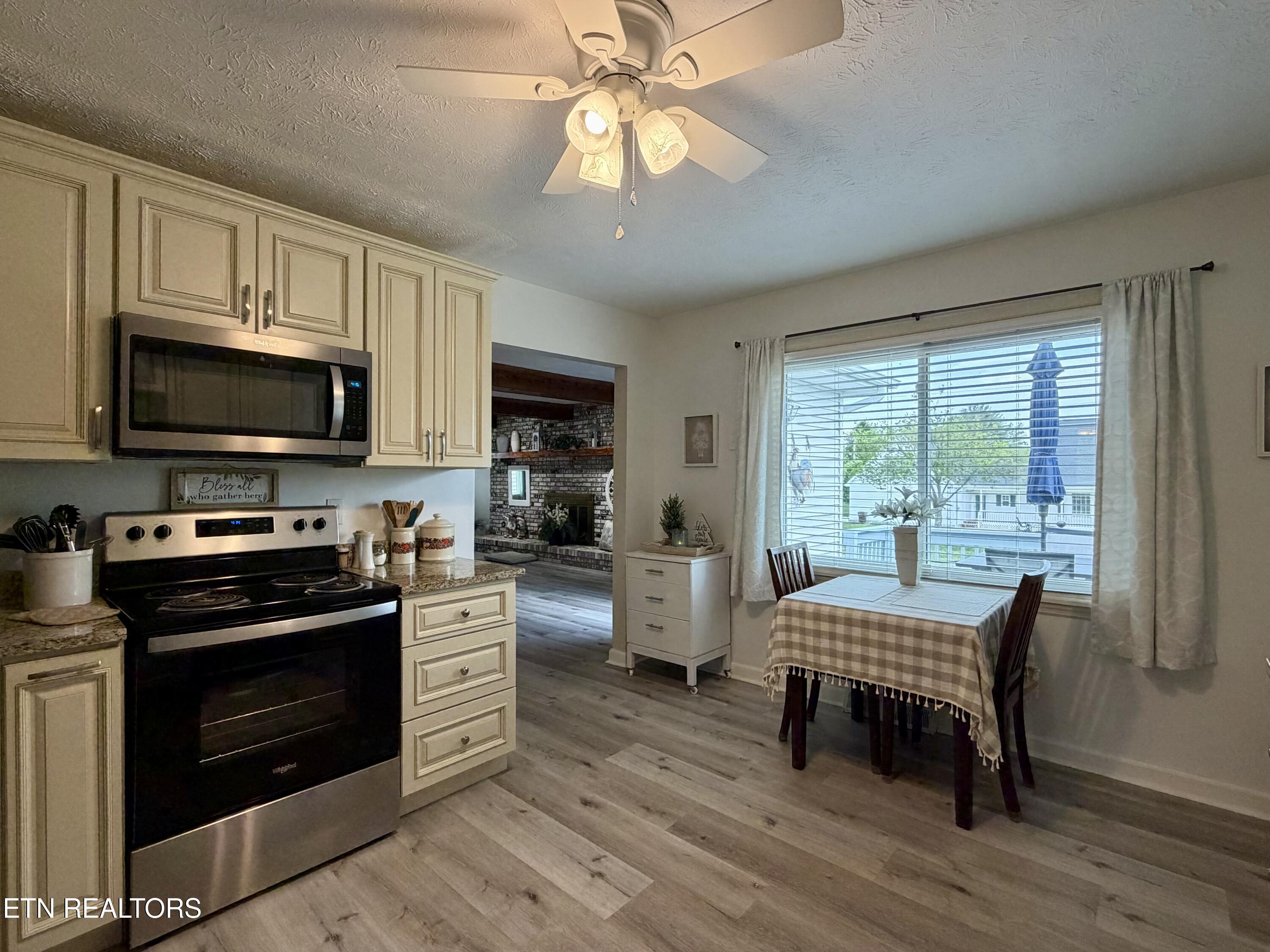 242 Thacker Drive Lafollette TN 37766