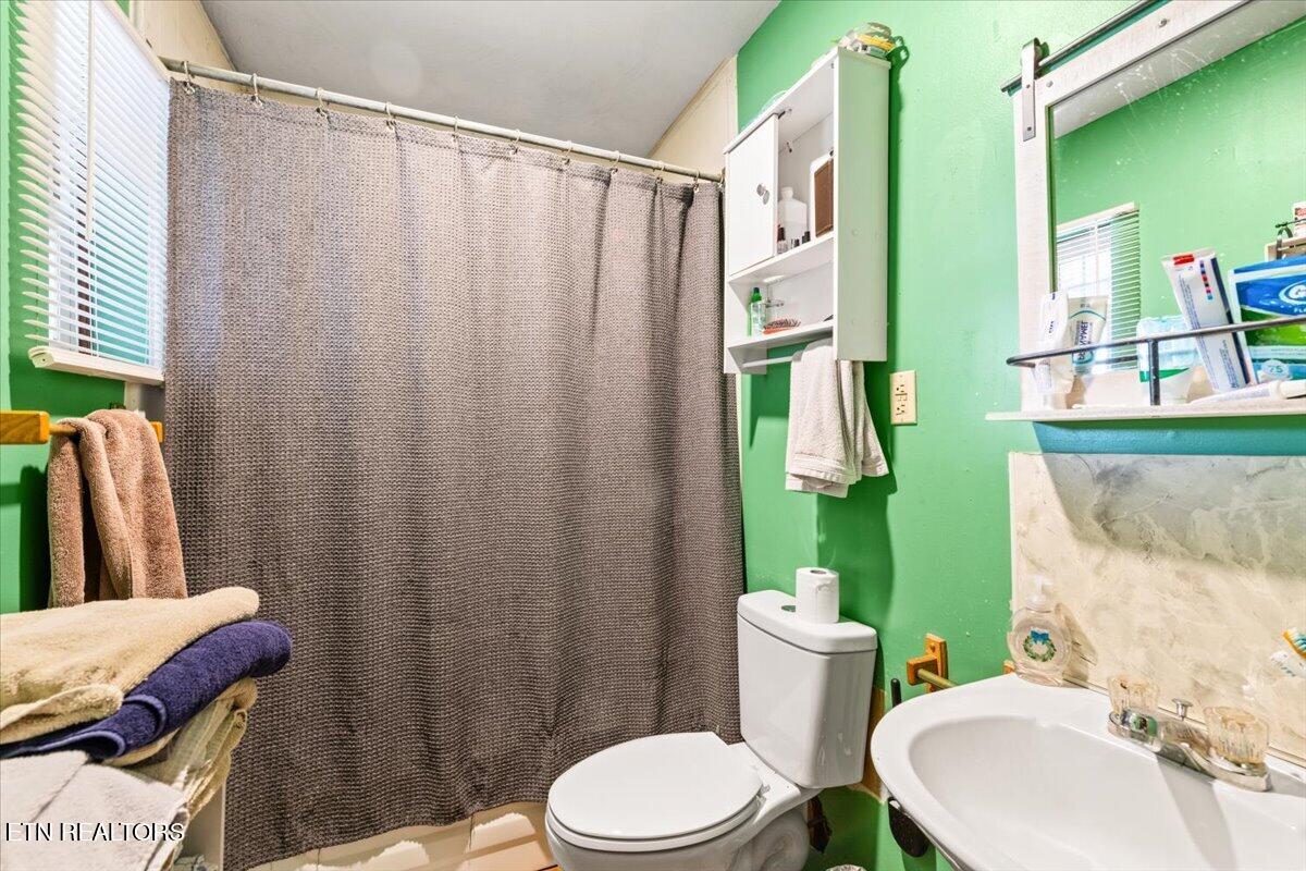 111 Longfield Road Rocky Top TN 37769