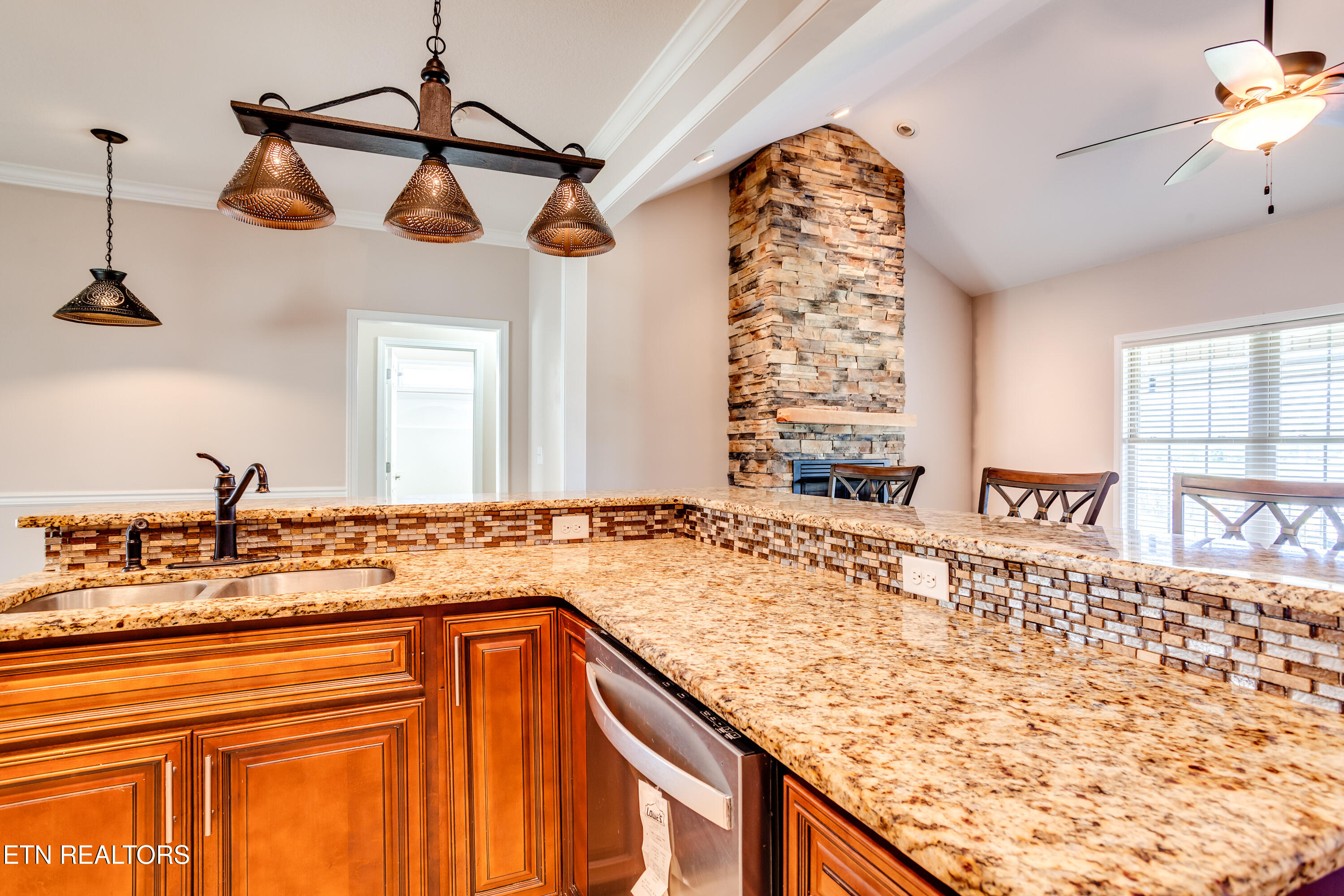 329 Hickory Lane Jacksboro TN 37757