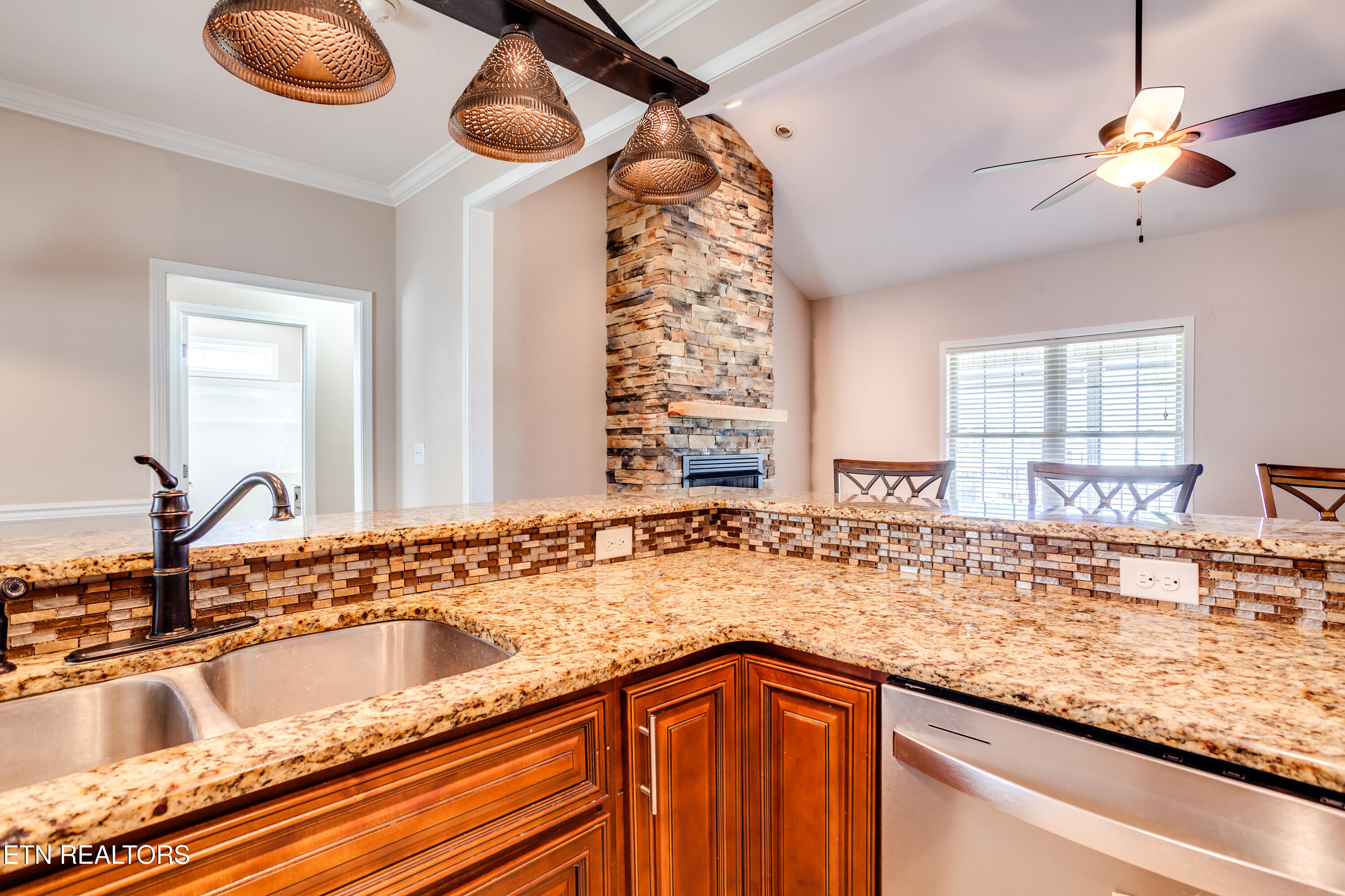 329 Hickory Lane Jacksboro TN 37757