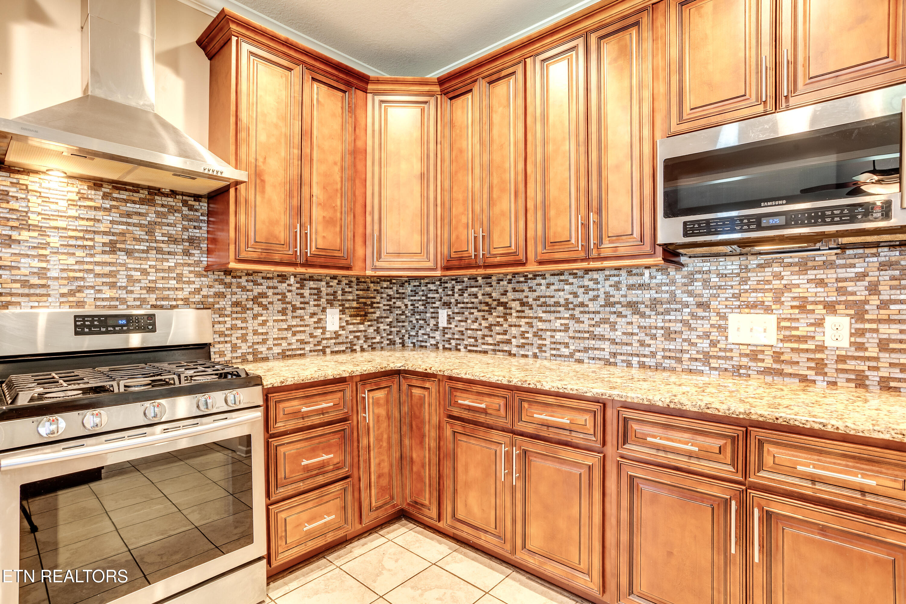 329 Hickory Lane Jacksboro TN 37757