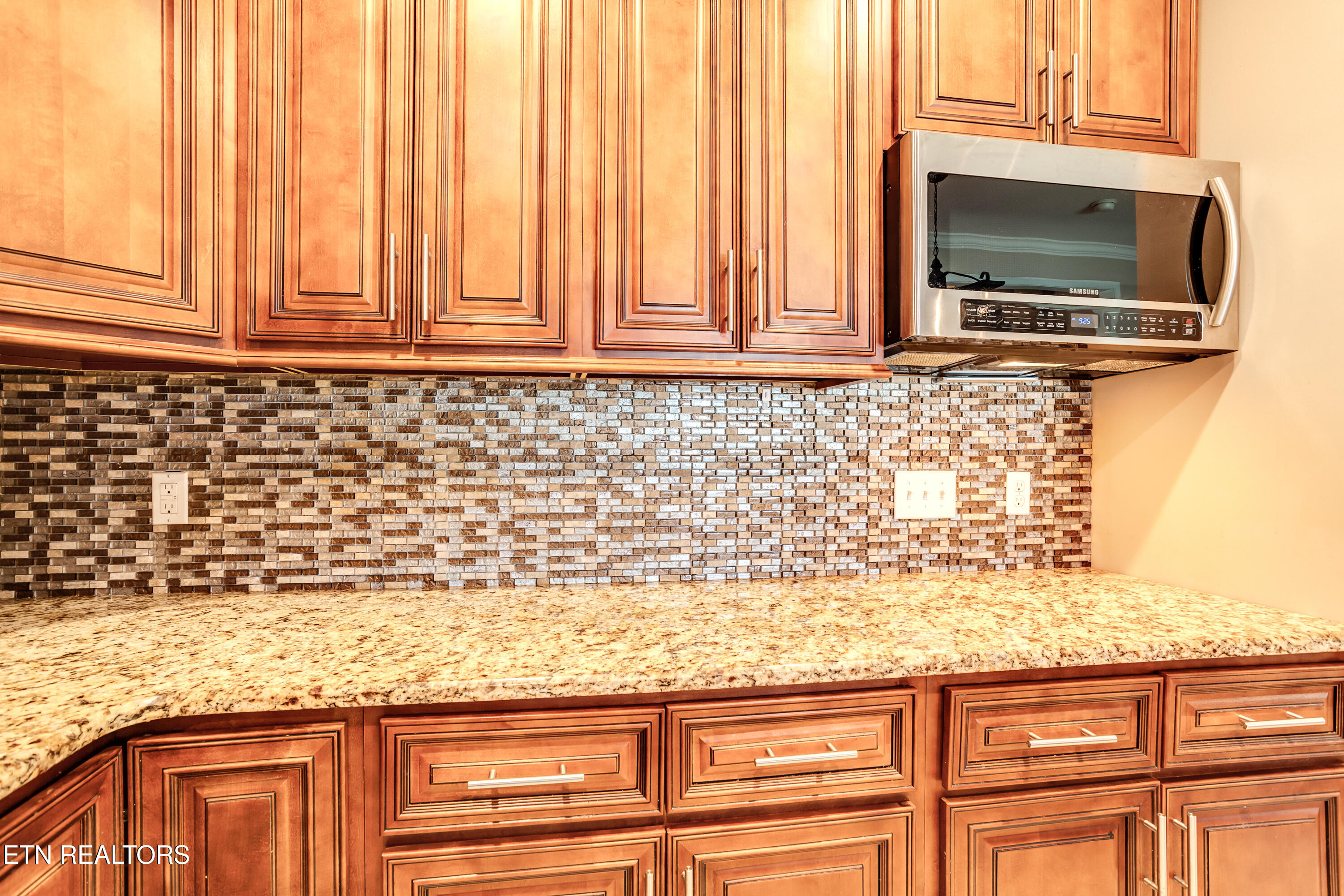 329 Hickory Lane Jacksboro TN 37757