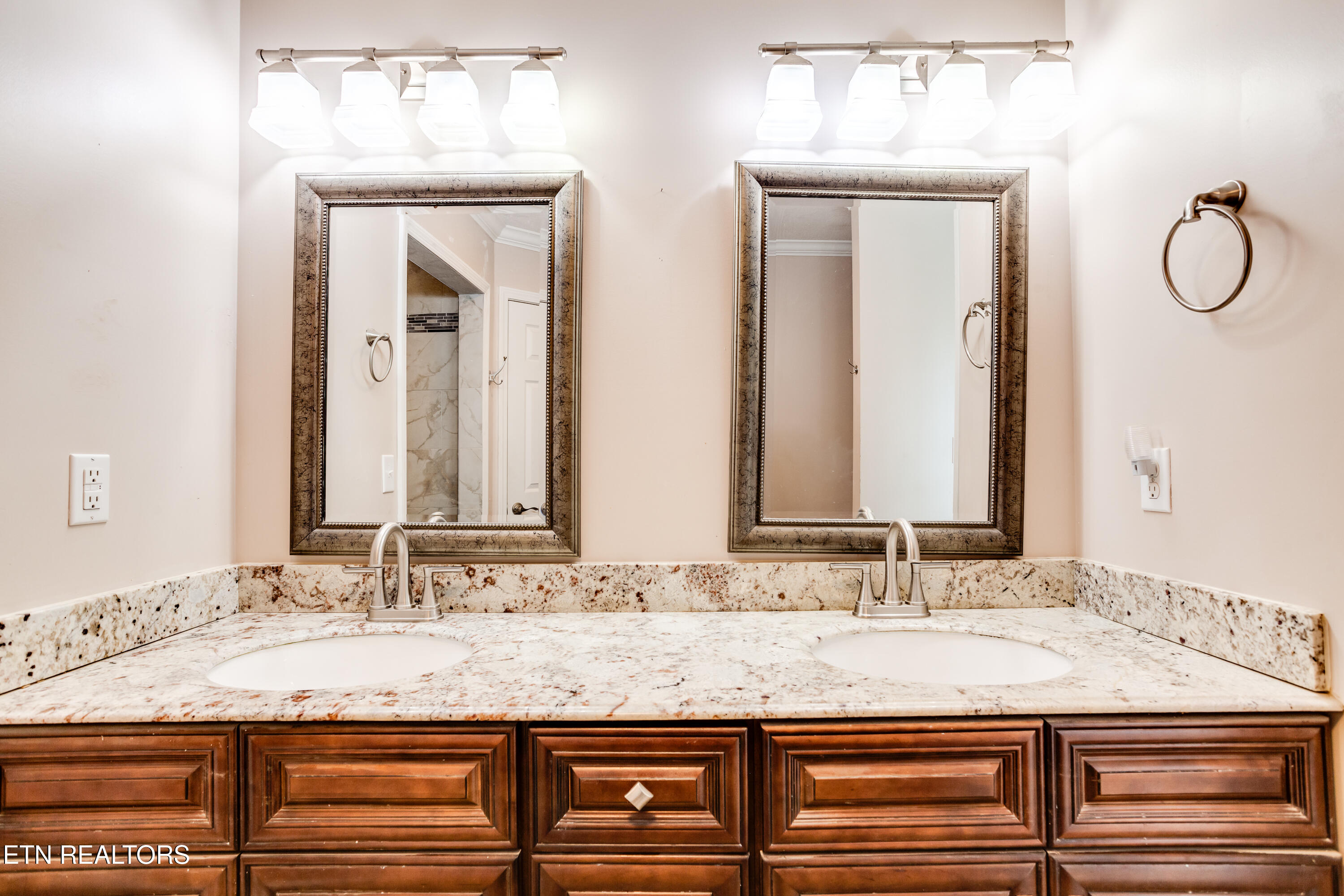 329 Hickory Lane Jacksboro TN 37757