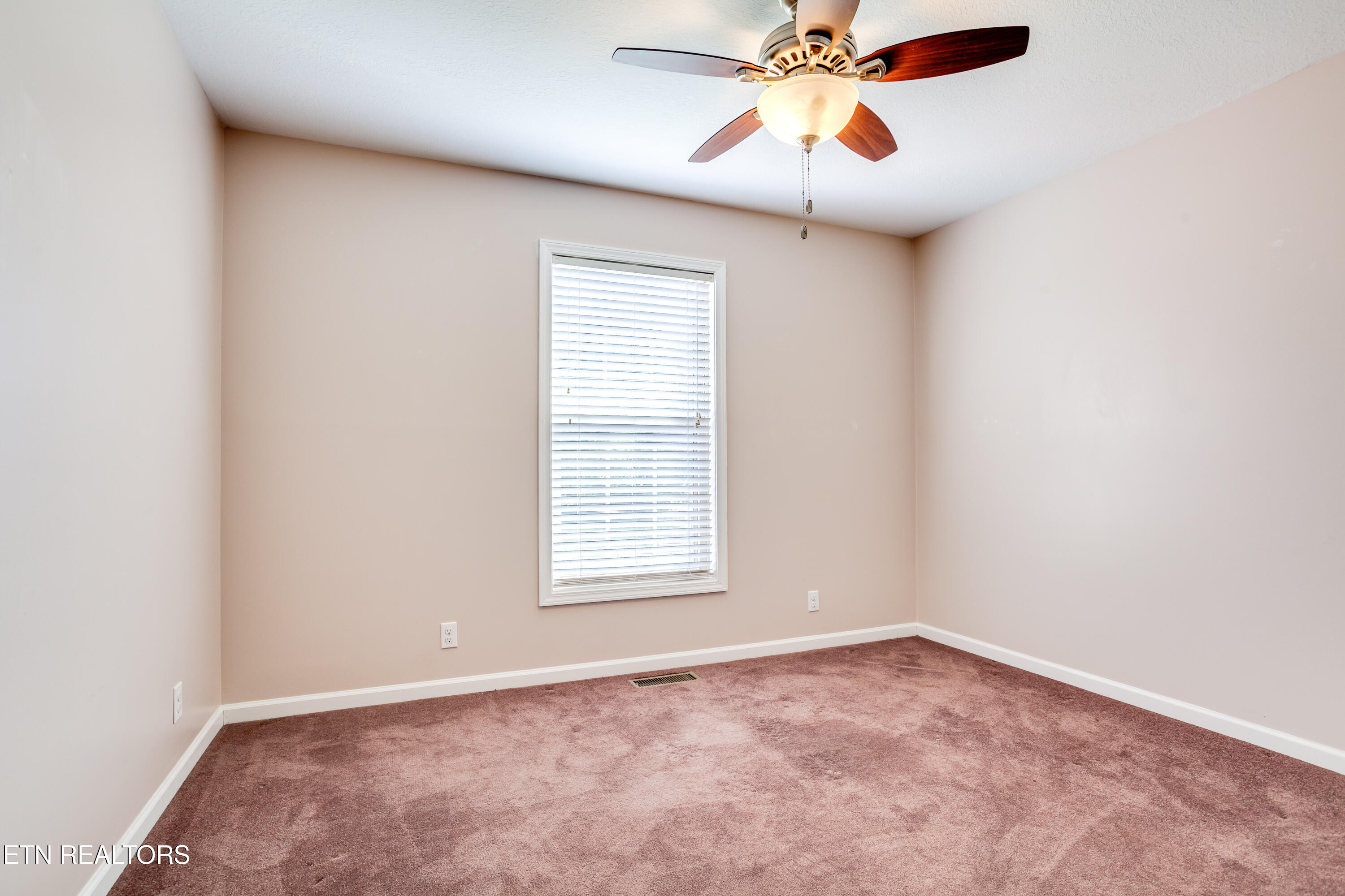 329 Hickory Lane Jacksboro TN 37757