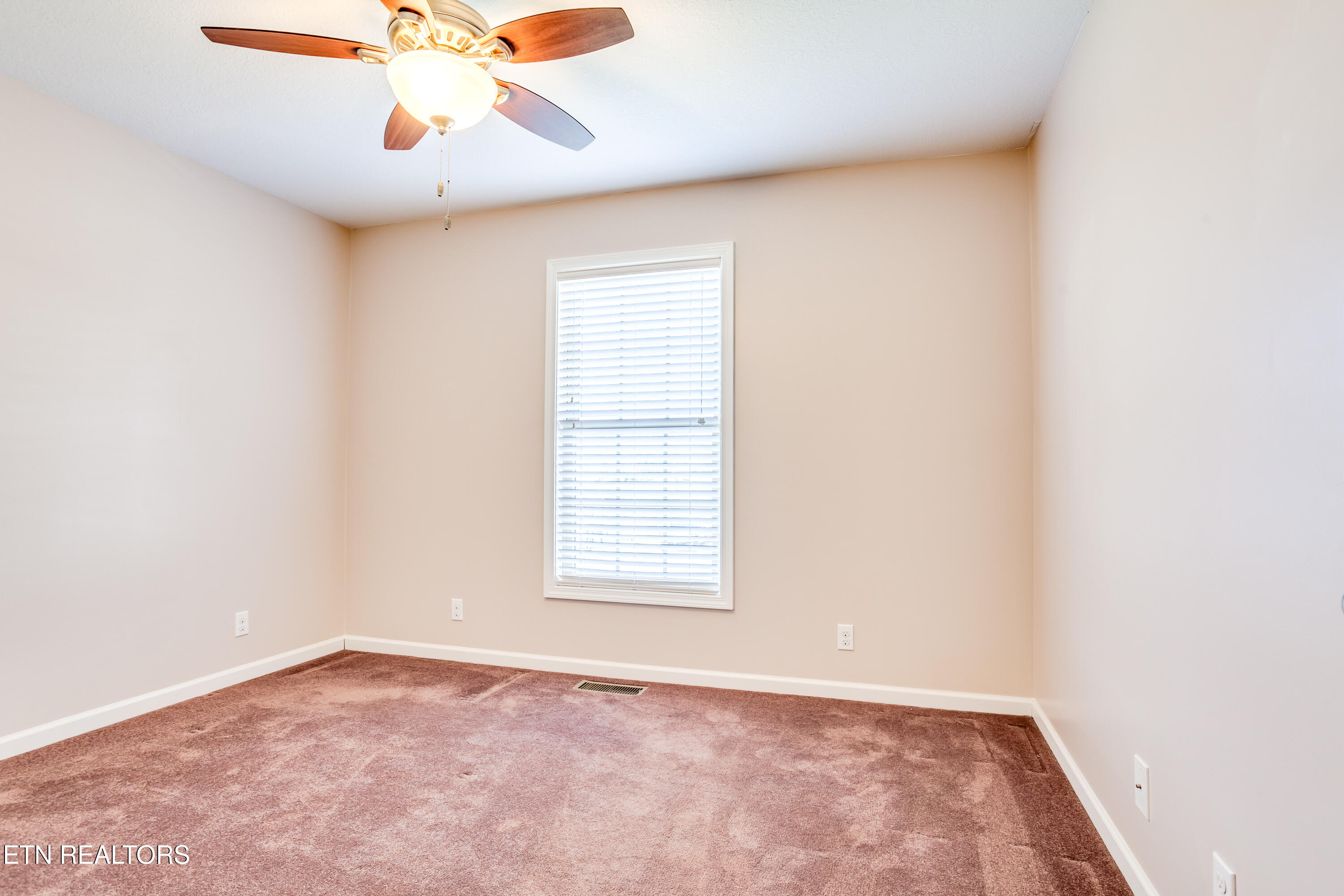 329 Hickory Lane Jacksboro TN 37757