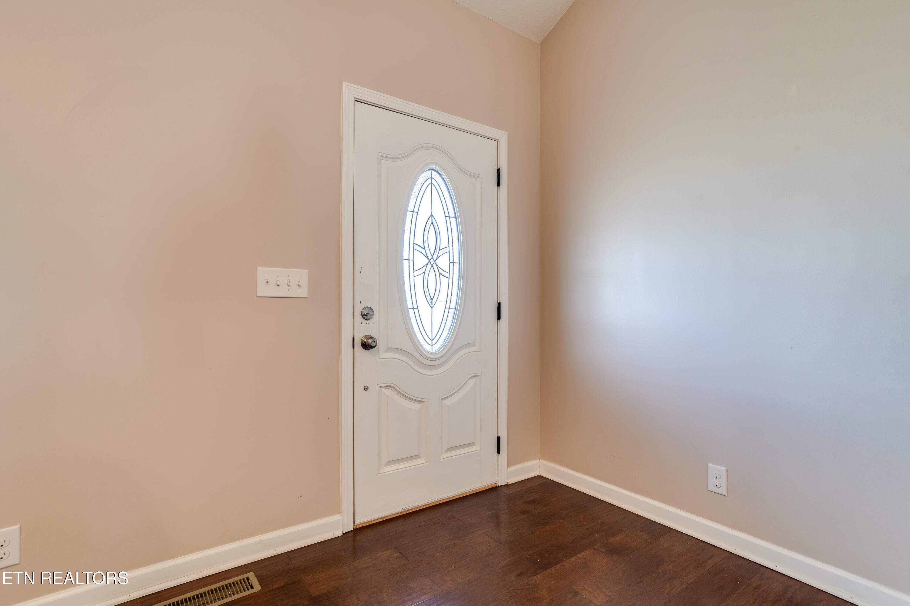 329 Hickory Lane Jacksboro TN 37757
