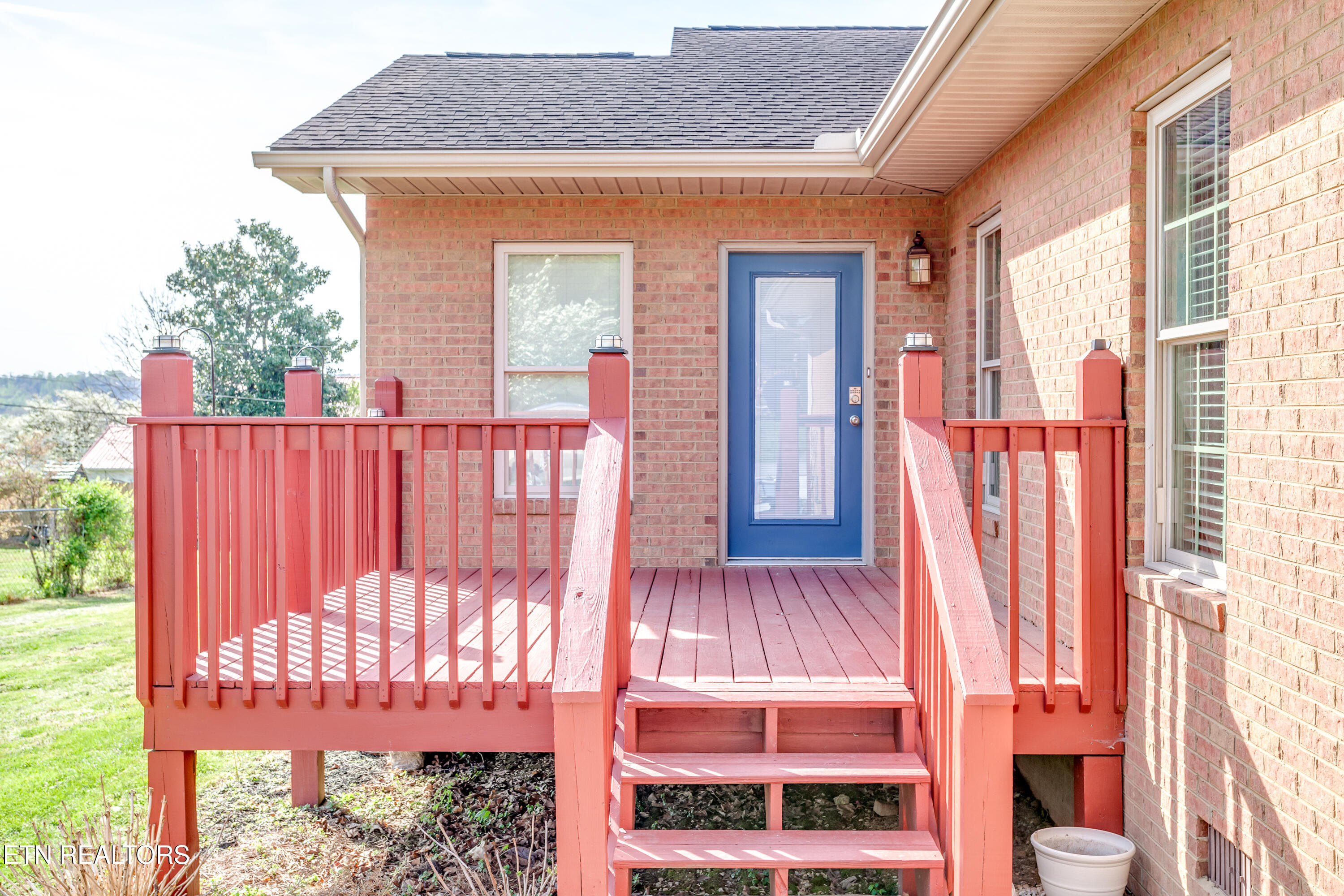 329 Hickory Lane Jacksboro TN 37757