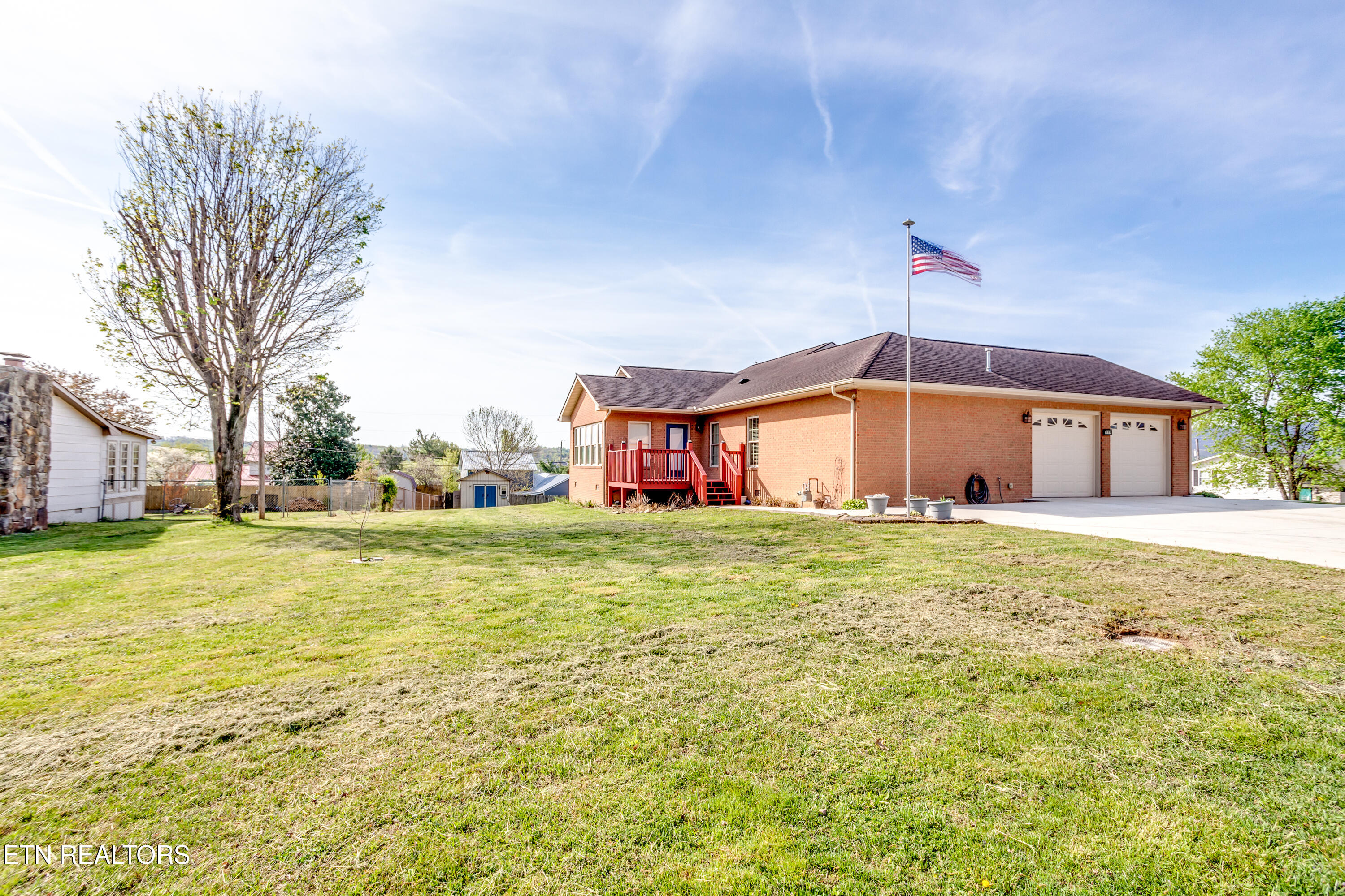 329 Hickory Lane Jacksboro TN 37757