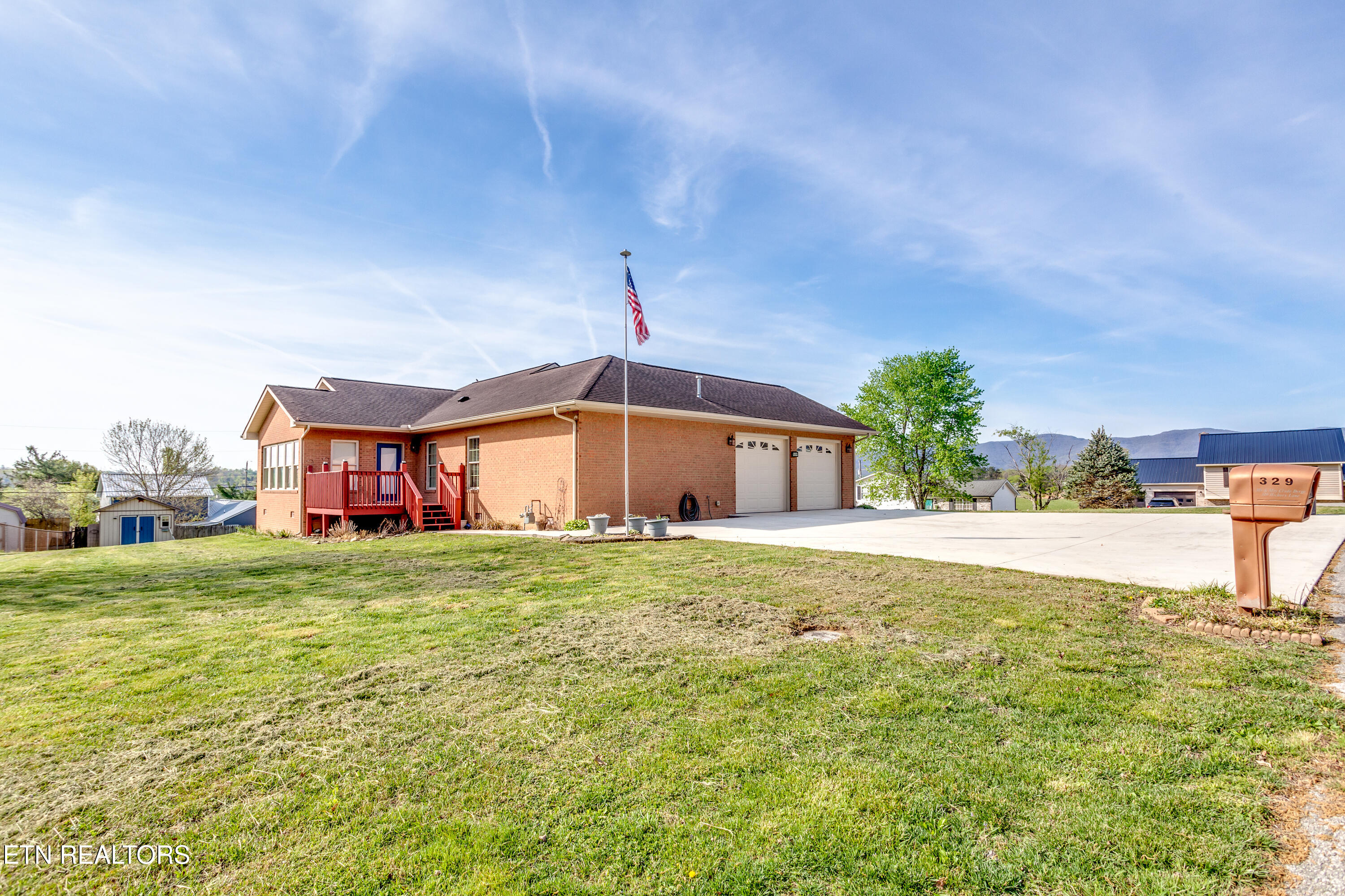 329 Hickory Lane Jacksboro TN 37757