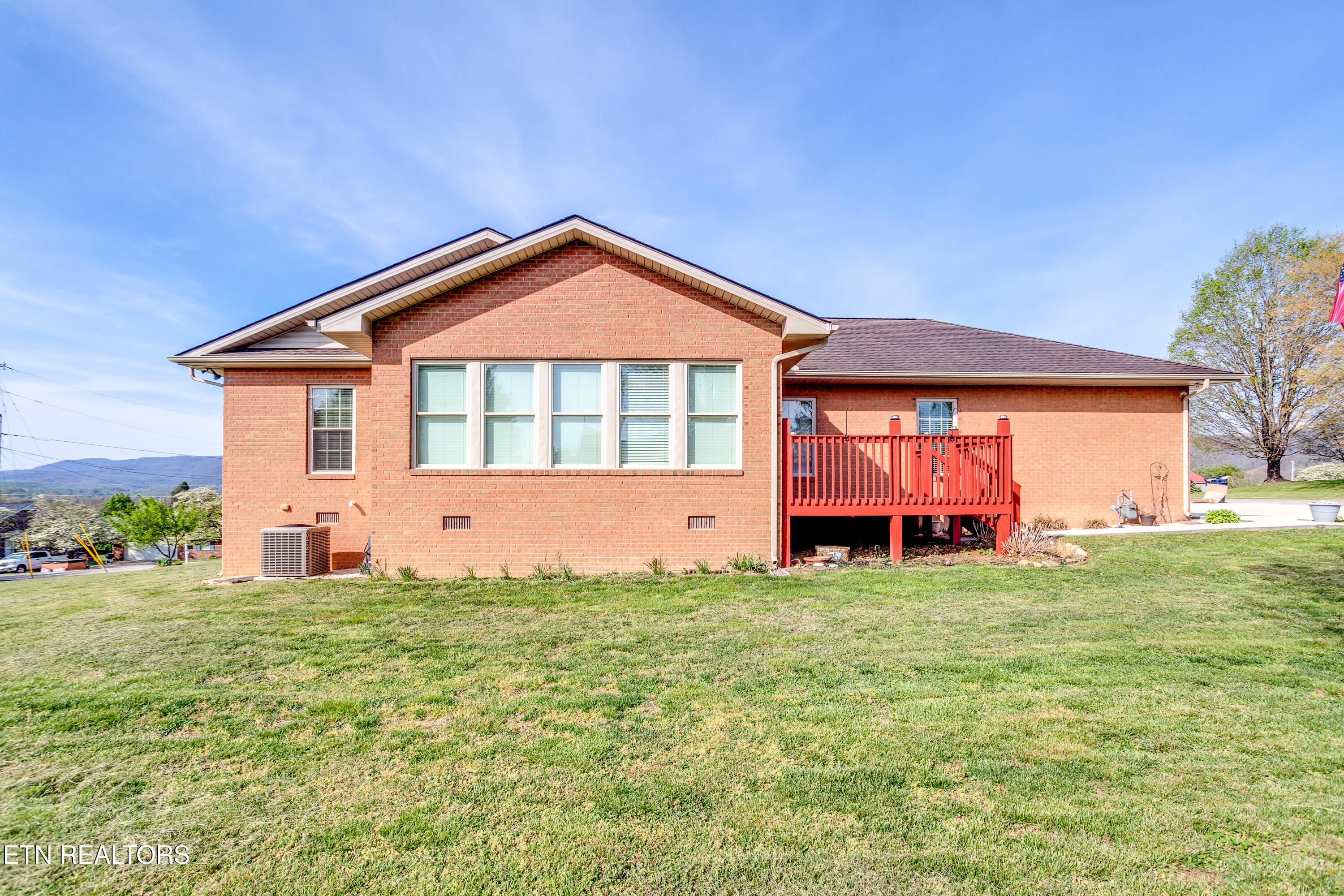 329 Hickory Lane Jacksboro TN 37757